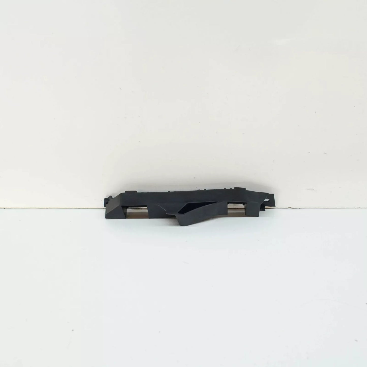 NEW VOLKSWAGEN TRANSPORTER T6 FRONT RIGHT BUMPER BRACKET 7LA807184A ORIGINAL