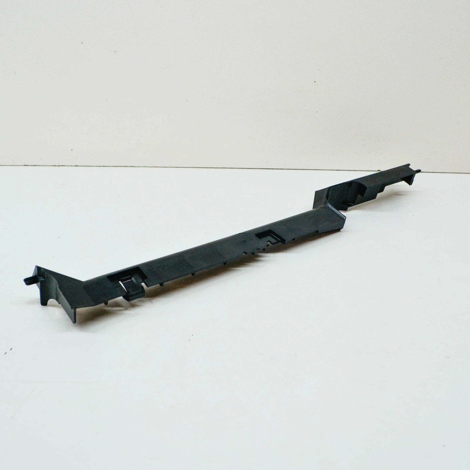 NEW BMW X3 G01 M F97 COOLANT RADIATOR RIGHT HOLDER 17118642757 ORIGINAL