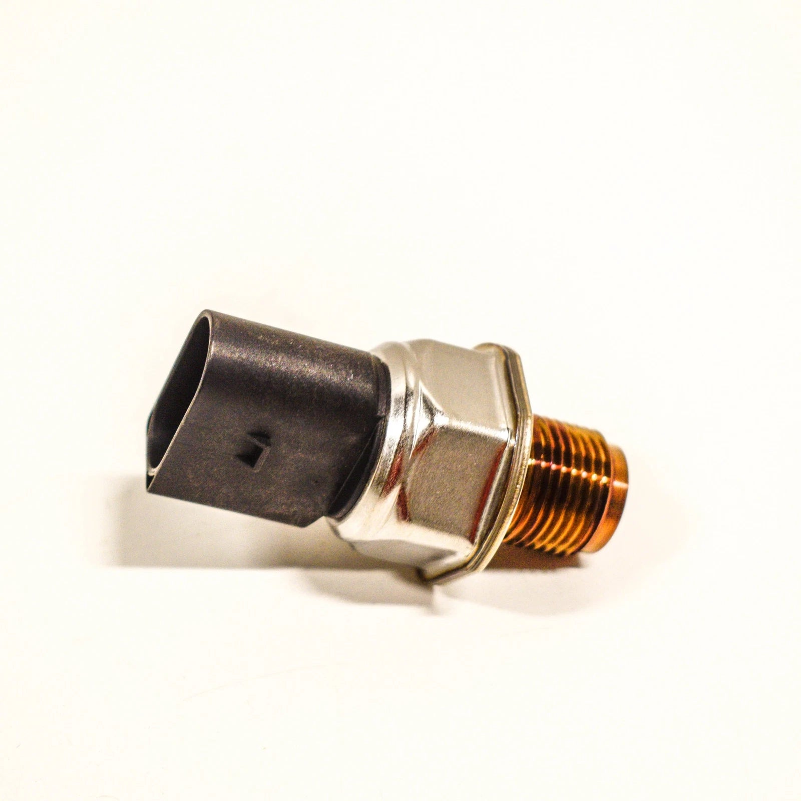 NEW AUDI Q7 4L FUEL RAIL PRESSURE SENSOR 05A906051 2015