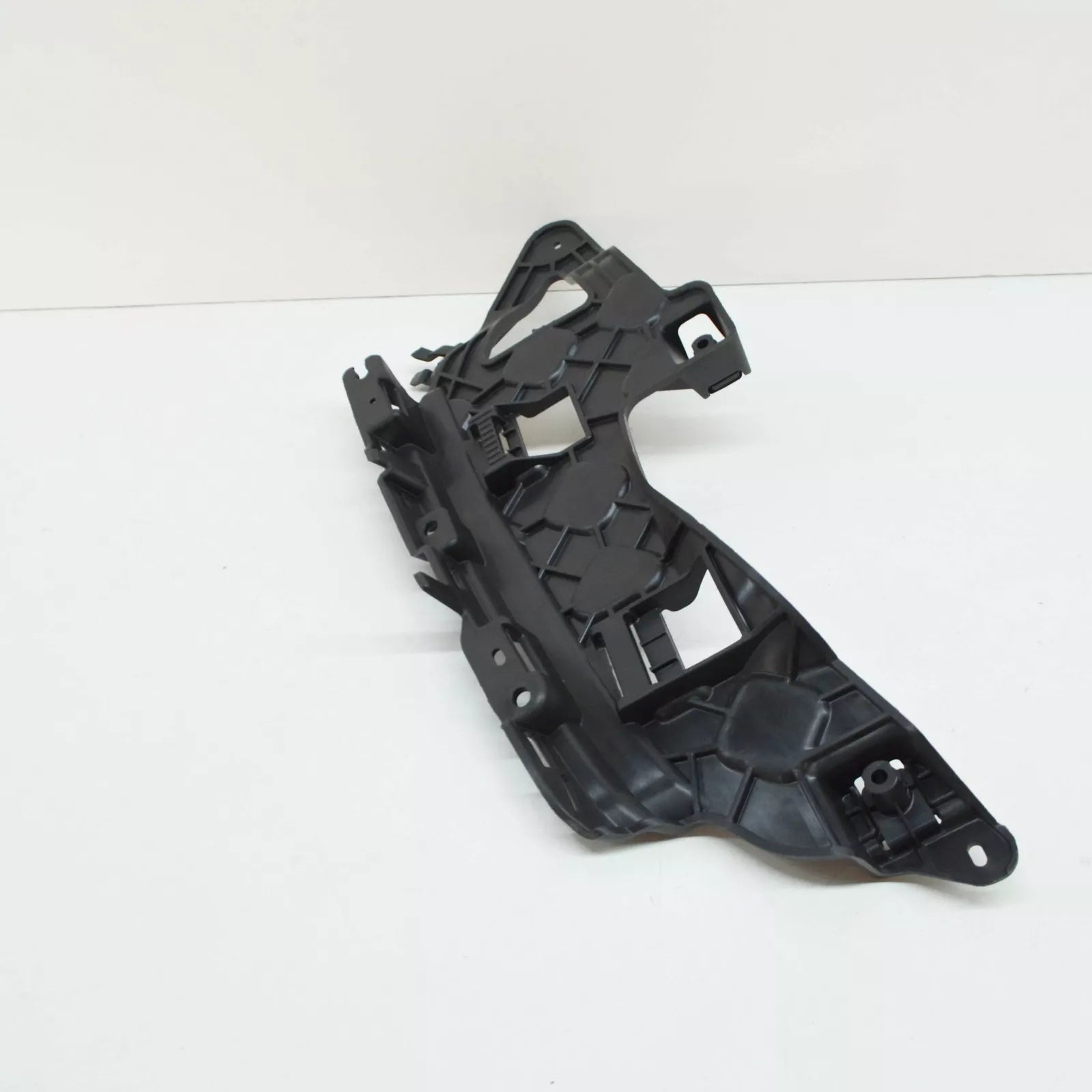 NEW MERCEDES-BENZ E W212 AMG RIGHT TAIL PIPE TRIM BRACKET A2128856814 ORIGINAL