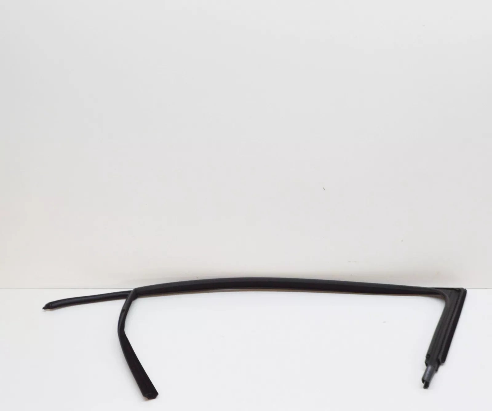 NEW VOLKSWAGEN JETTA A6 FRONT RIGHT WINDOW GUIDE 5C68374325AP ORIGINAL