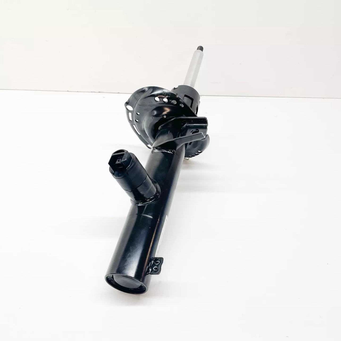 NEW VW PASSAT ALLTRACK B8 3G5 FRONT SHOCK ABSORBER 3Q0413032 ORIGINAL