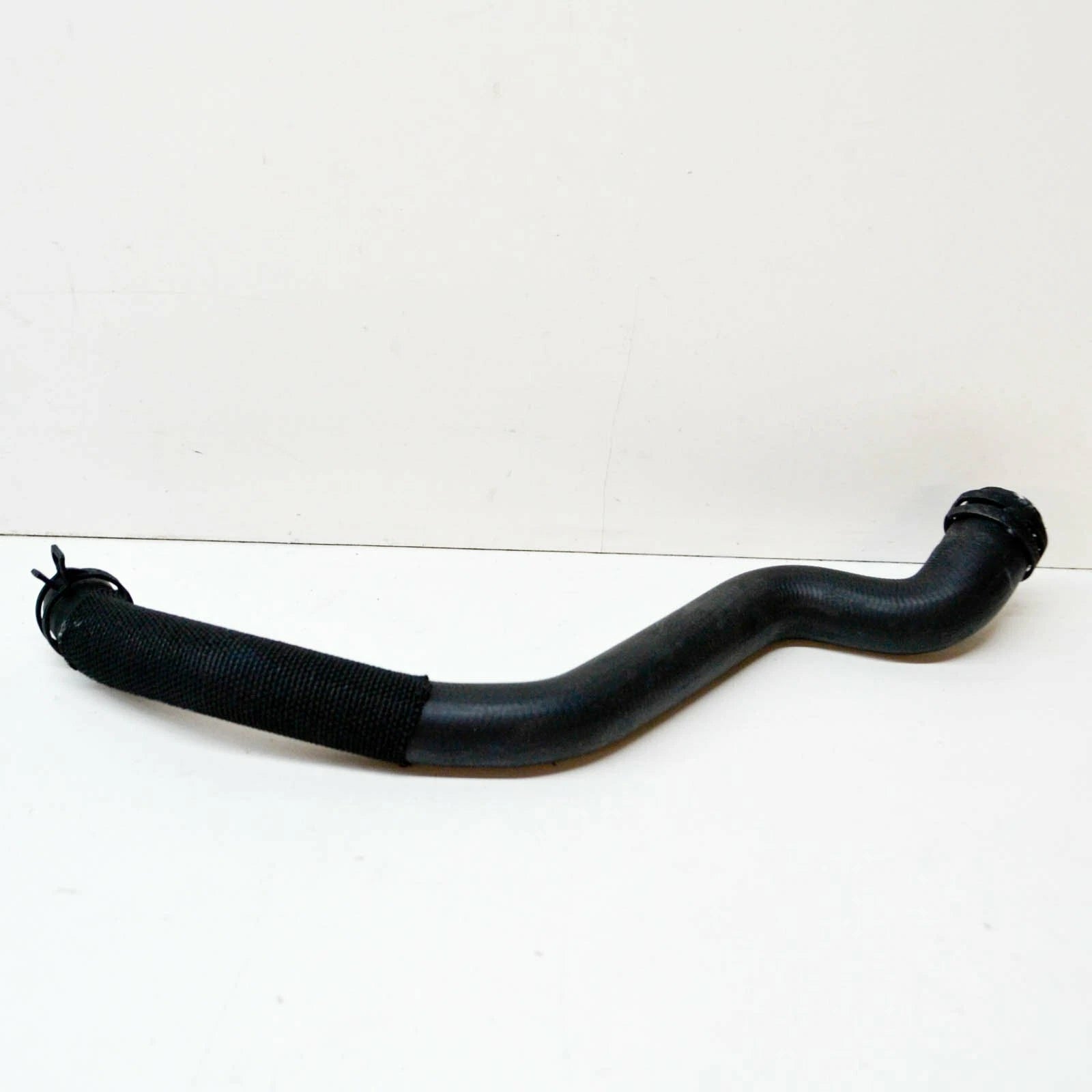 NEW MERCEDES-BENZ E W213 ENGINE WATER COOLANT HOSE A2058300406 ORIGINAL