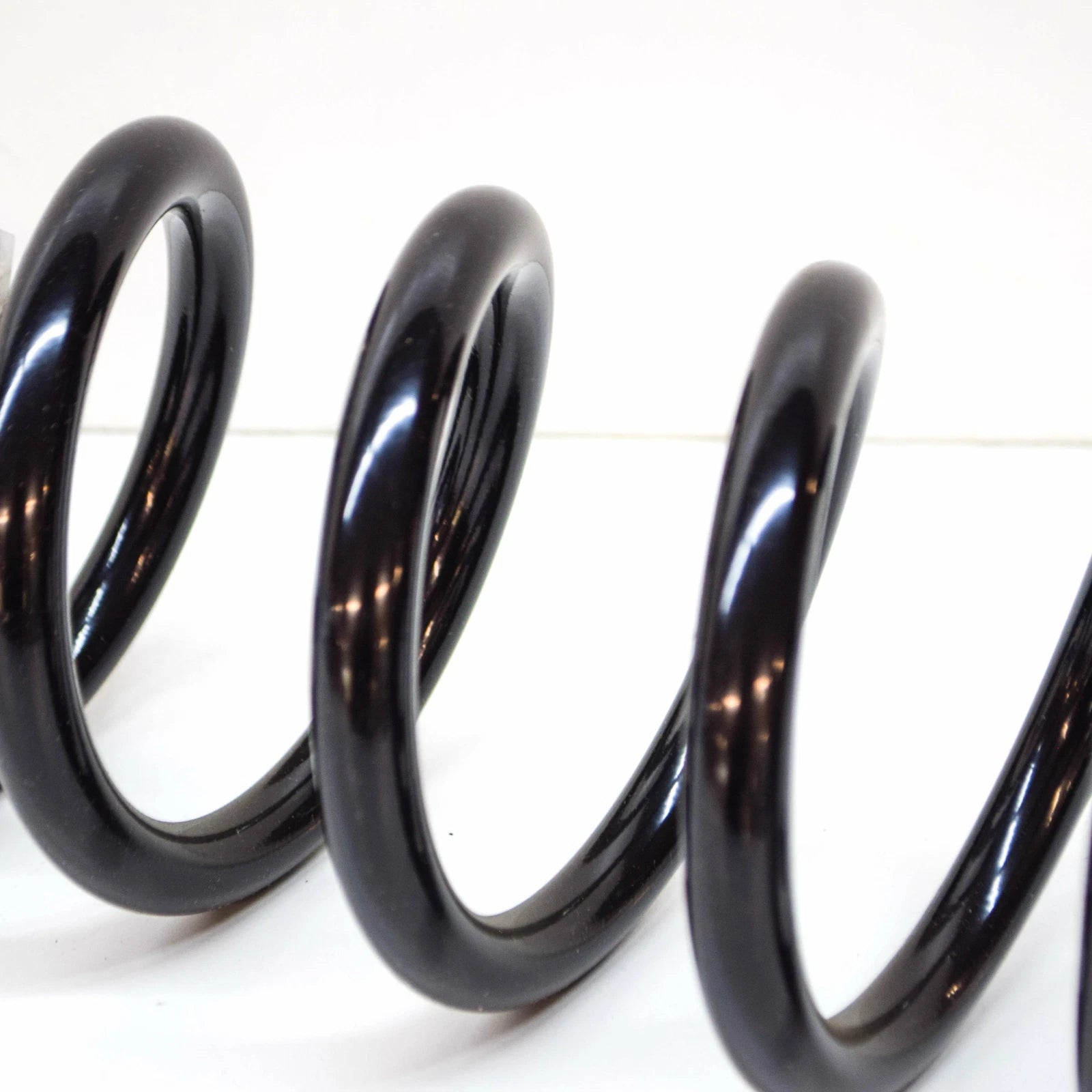 NEW AUDI A4 B7 REAR SUSPENSION COIL SPRING 8E0511115FM