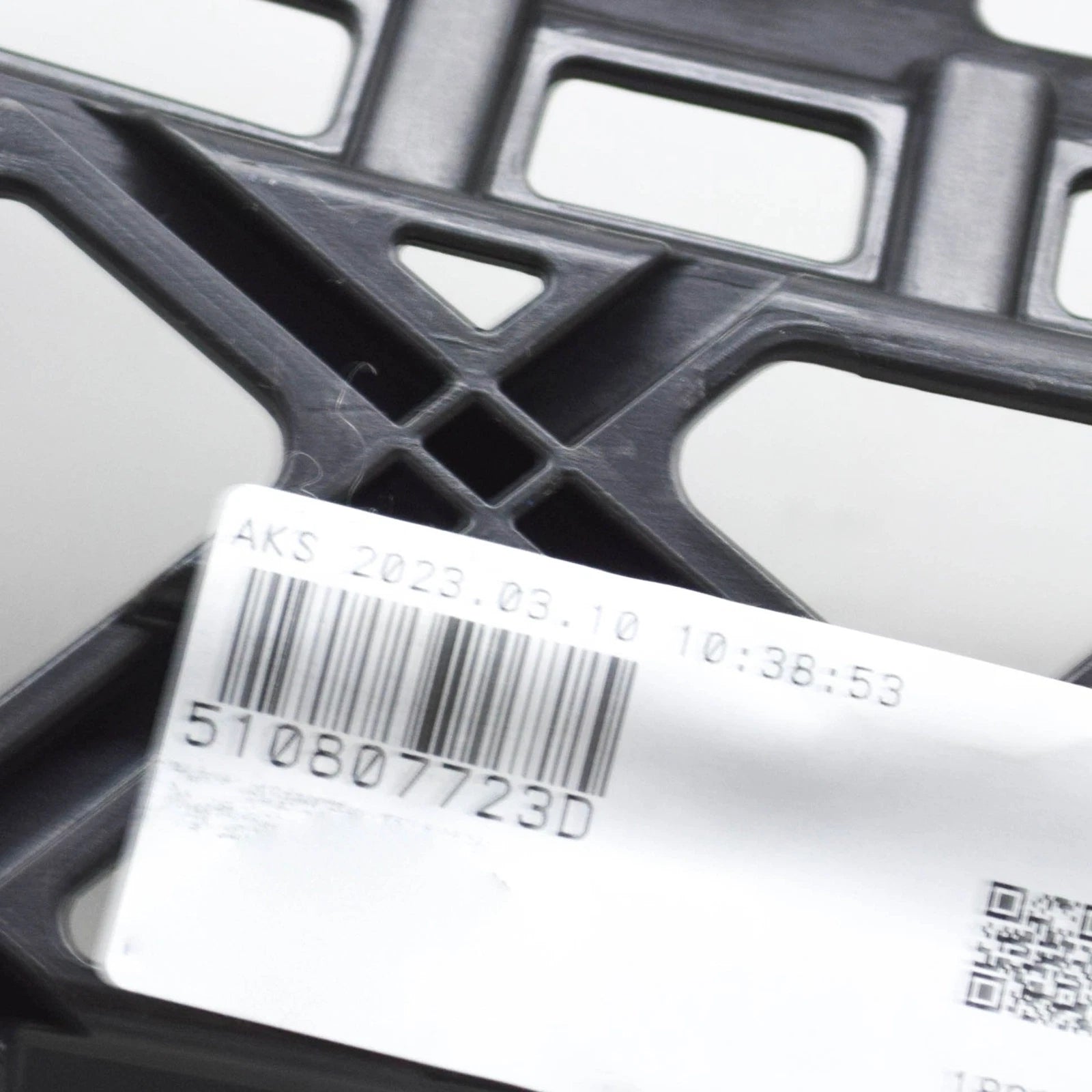 NEW VOLKSWAGEN GOLF SPORTSVAN AM1 FRONT LEFT BUMPER BRACKET 510807723D ORIGINAL