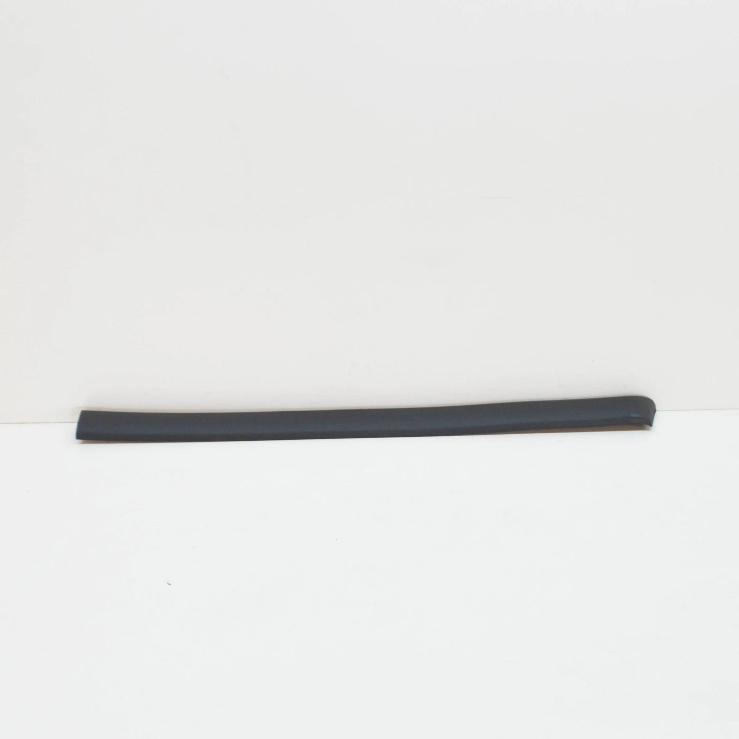 NEW BMW 5 E28 FRONT BUMPER LEFT RUBBER STRIP 51111868101 1868101 ORIGINAL