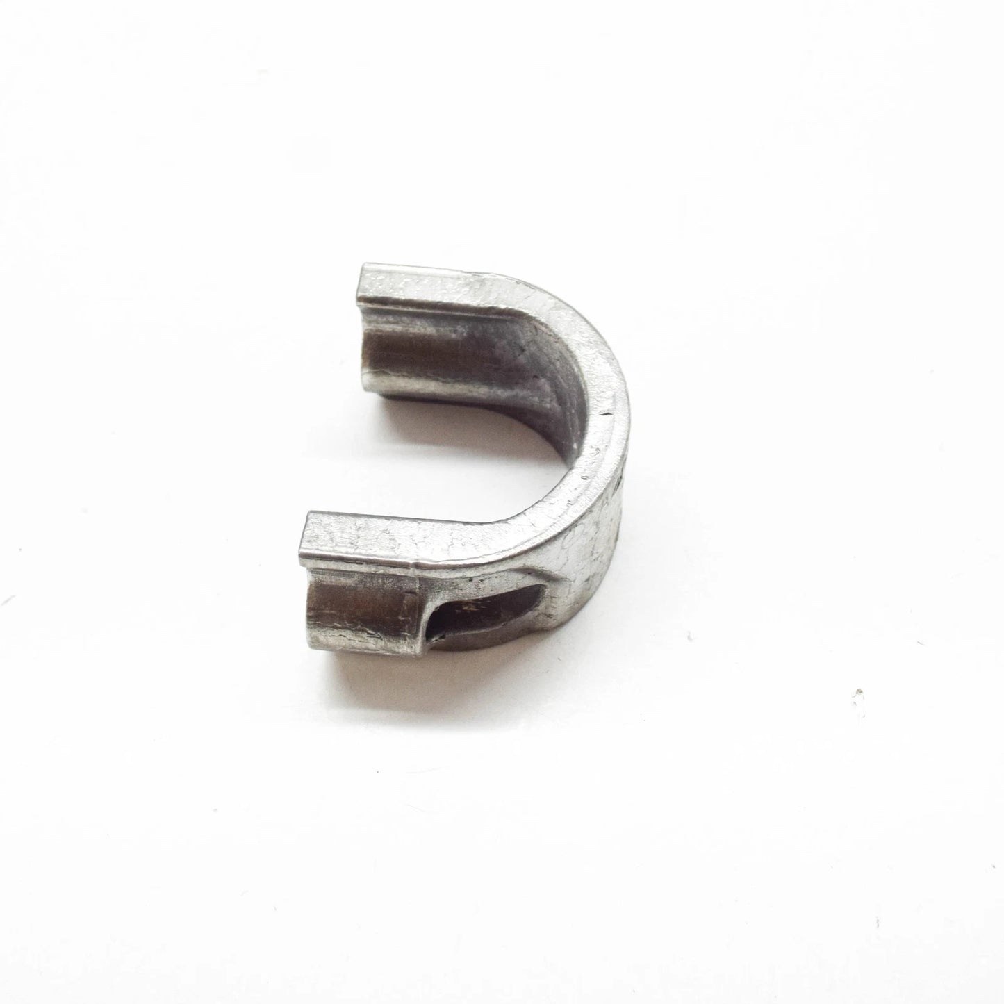 NEW MERCEDES-BENZ C W203 FRONT STABILIZER BAR BRACKET A2033232840 ORIGINAL