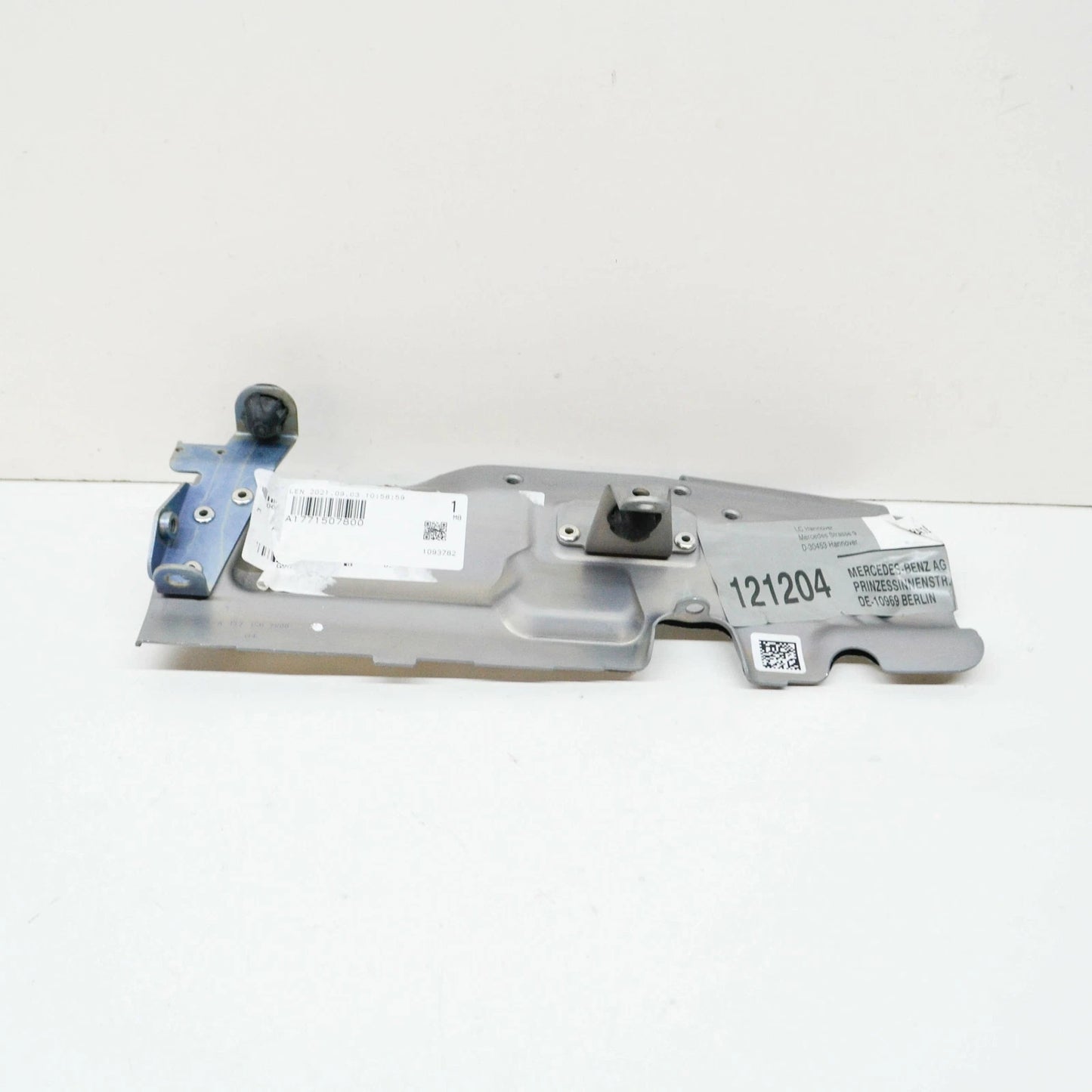 NEW MERCEDES-BENZ C W205 RIGHT SIDE HEAT SCREENING PLATE A1771507800 ORIGINAL