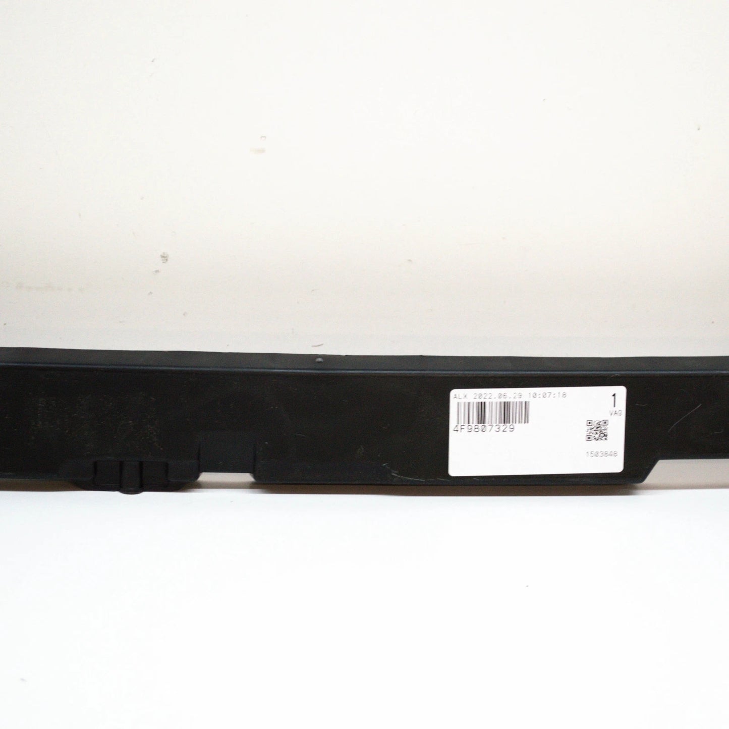 NEW AUDI A6 C6 REAR BUMPER HOLDING STRAP 4F9807329