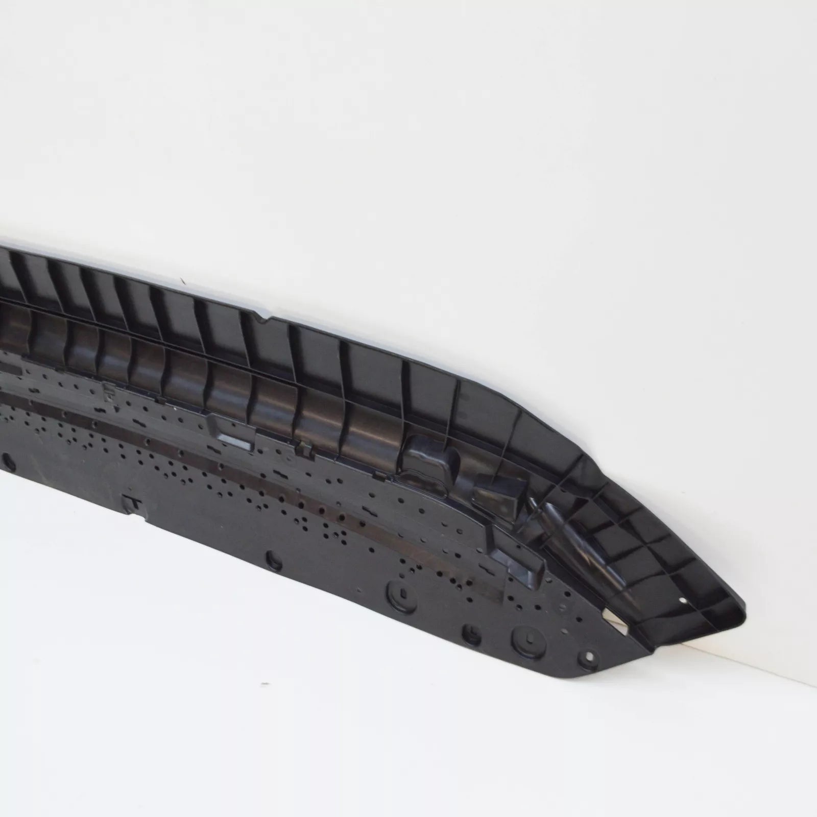 NEW AUDI A5 F5 FRONT BUMPER LOWER CENTRE CLOSING ELEMENT 8W6807611D ORIGINAL