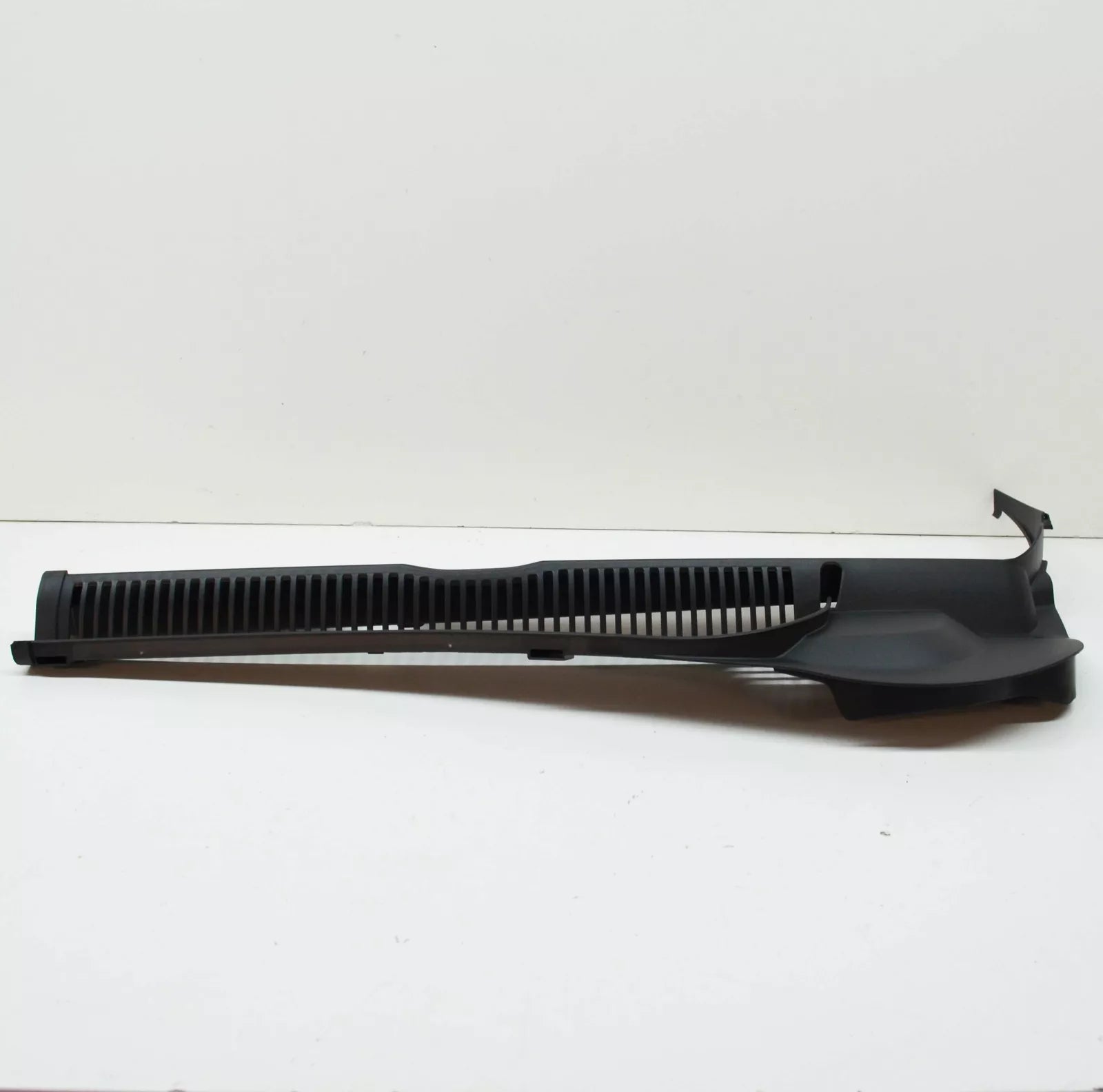 NEW VW POLO AW FRONT WINDSHIELD WIPER COWL LEFT TRIM LHD 2G1819403G9B9 ORIGINAL