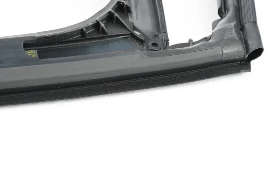 NEW BMW 3 F30 REAR RIGHT DOOR WINDOW GUIDE 7414534 51357414534 ORIGINAL