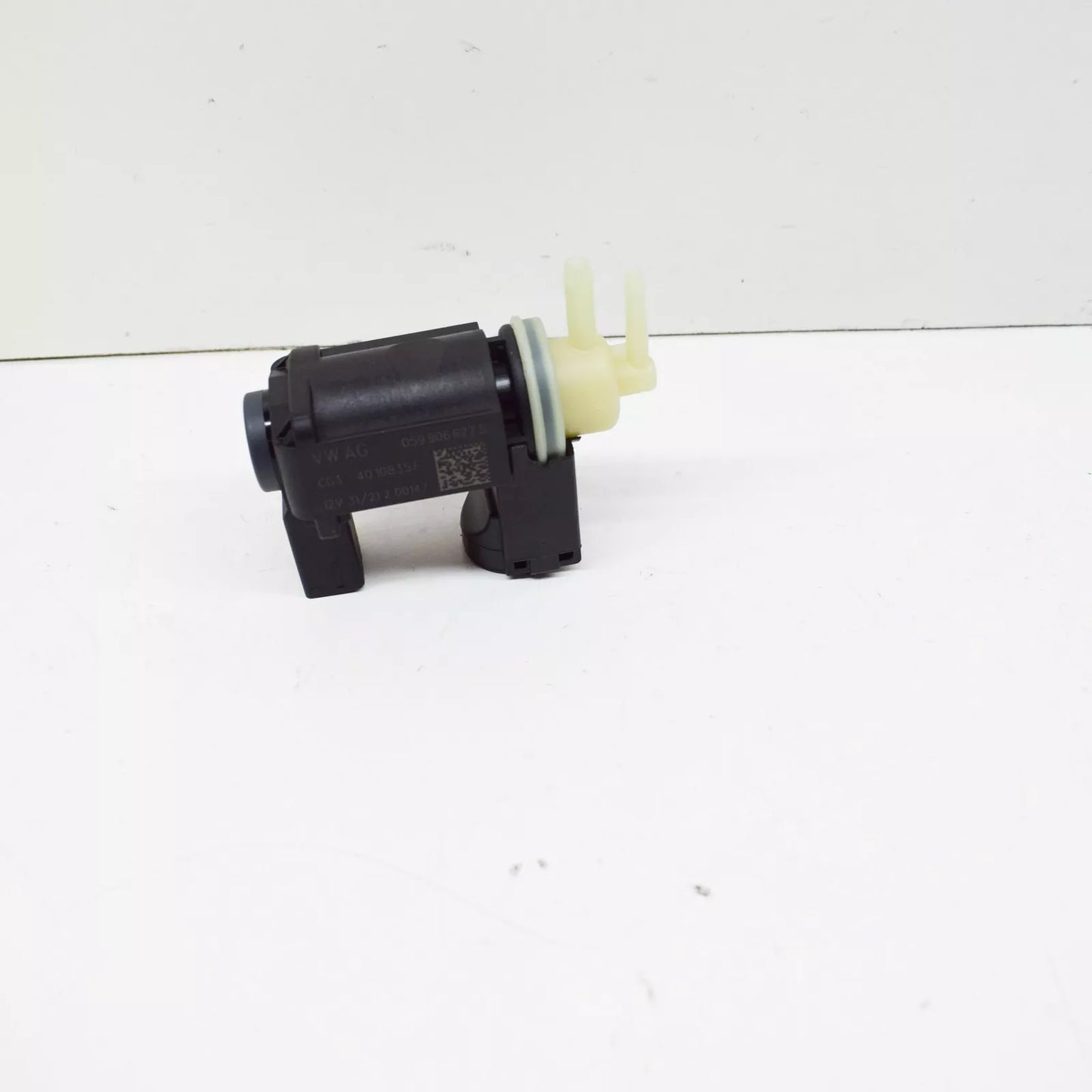 NEW AUDI A6 C7 SOLENOID VALVE 059906627S