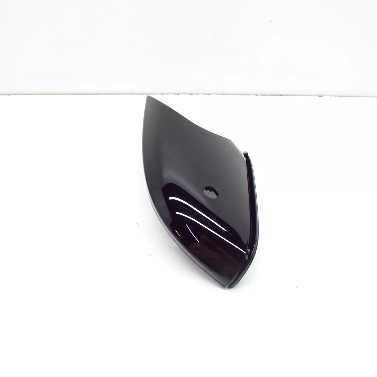 NEW BMW F40 FRONT RIGHT LOWER MIRROR HOUSING SECTION 51169879140 9879140