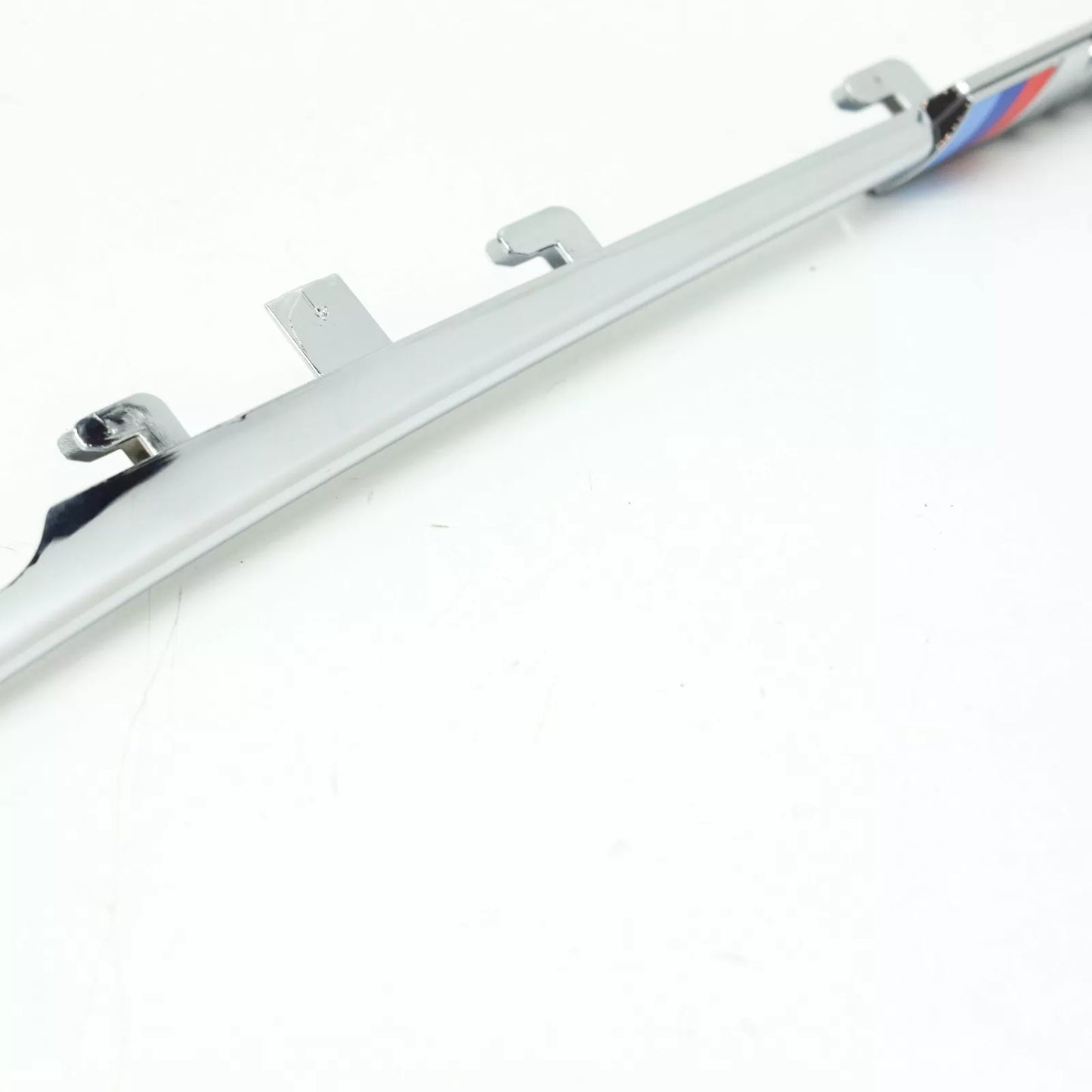 NEW BMW 6 M6 E63 LEFT WING FENDER M6 BADGE 51137906525 7906525 OEM