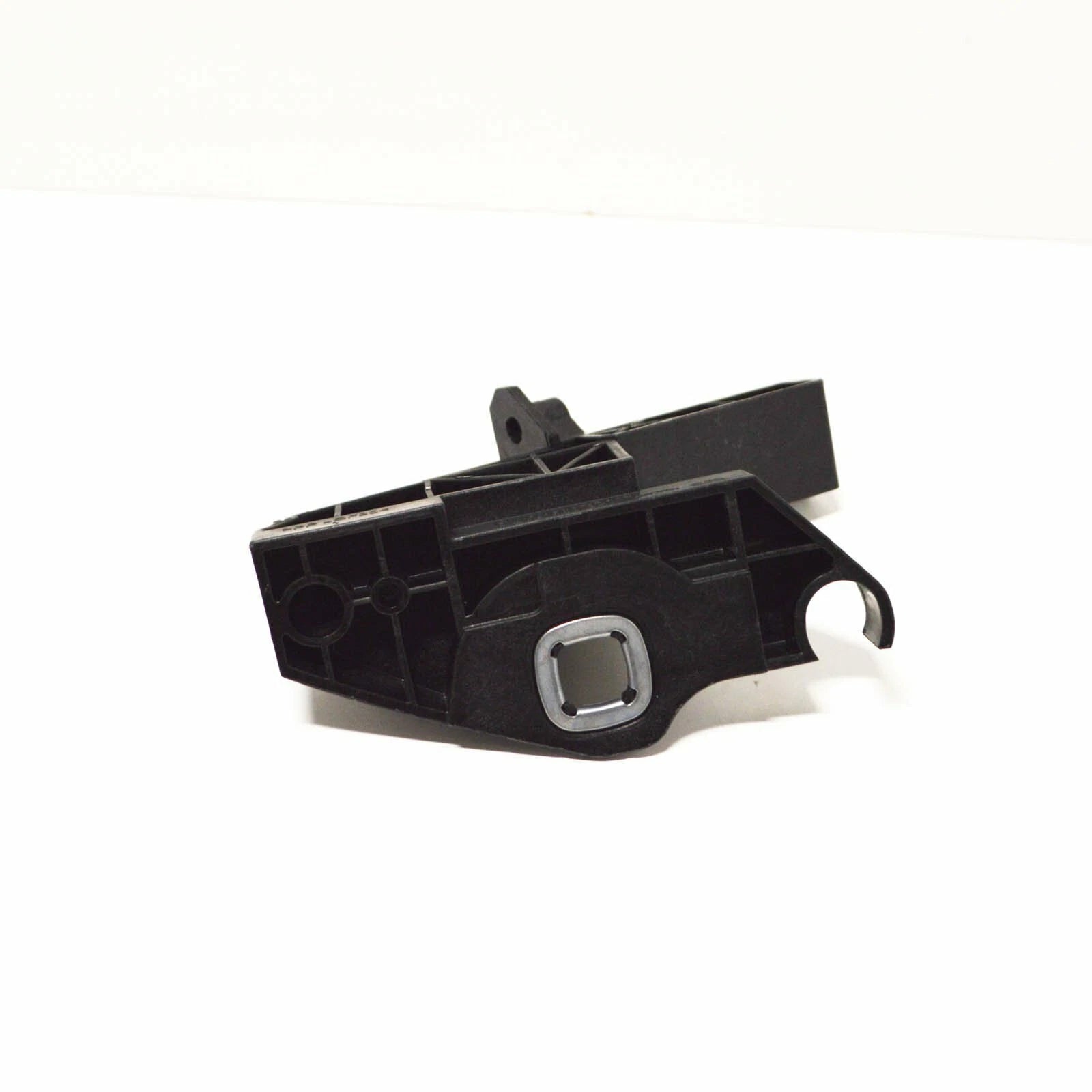 NEW MERCEDES-BENZ C-CLASS W205 FRONT RIGHT AXIS BRACKET A2056203501