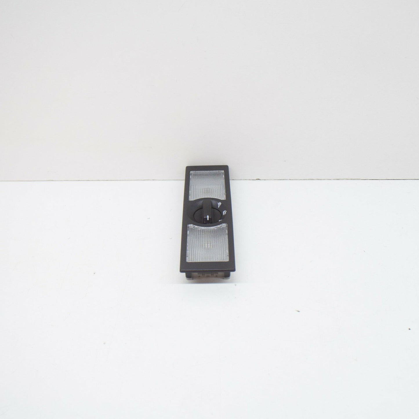 NEW VOLKSWAGEN JETTA A6 REAR INTERIOR AND READING LIGHT 6Q0947291A82V ORIGINAL