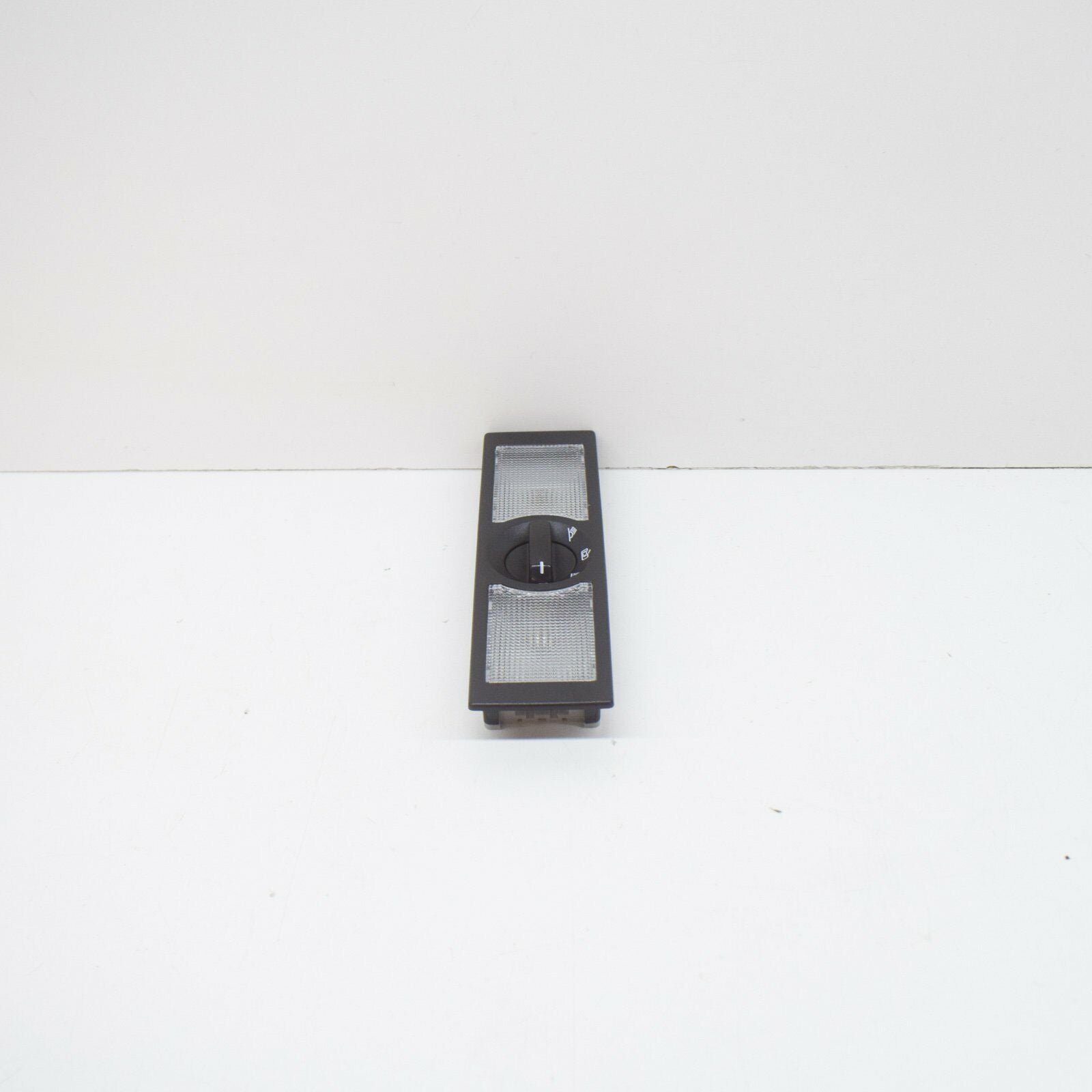 NEW VOLKSWAGEN JETTA A6 REAR INTERIOR AND READING LIGHT 6Q0947291A82V ORIGINAL