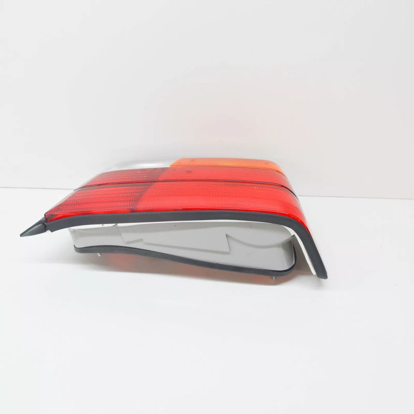 NEW BMW E36 SEDAN RIGHT TAIL FOG LIGHT 1387362 63211387362 ORIGINAL