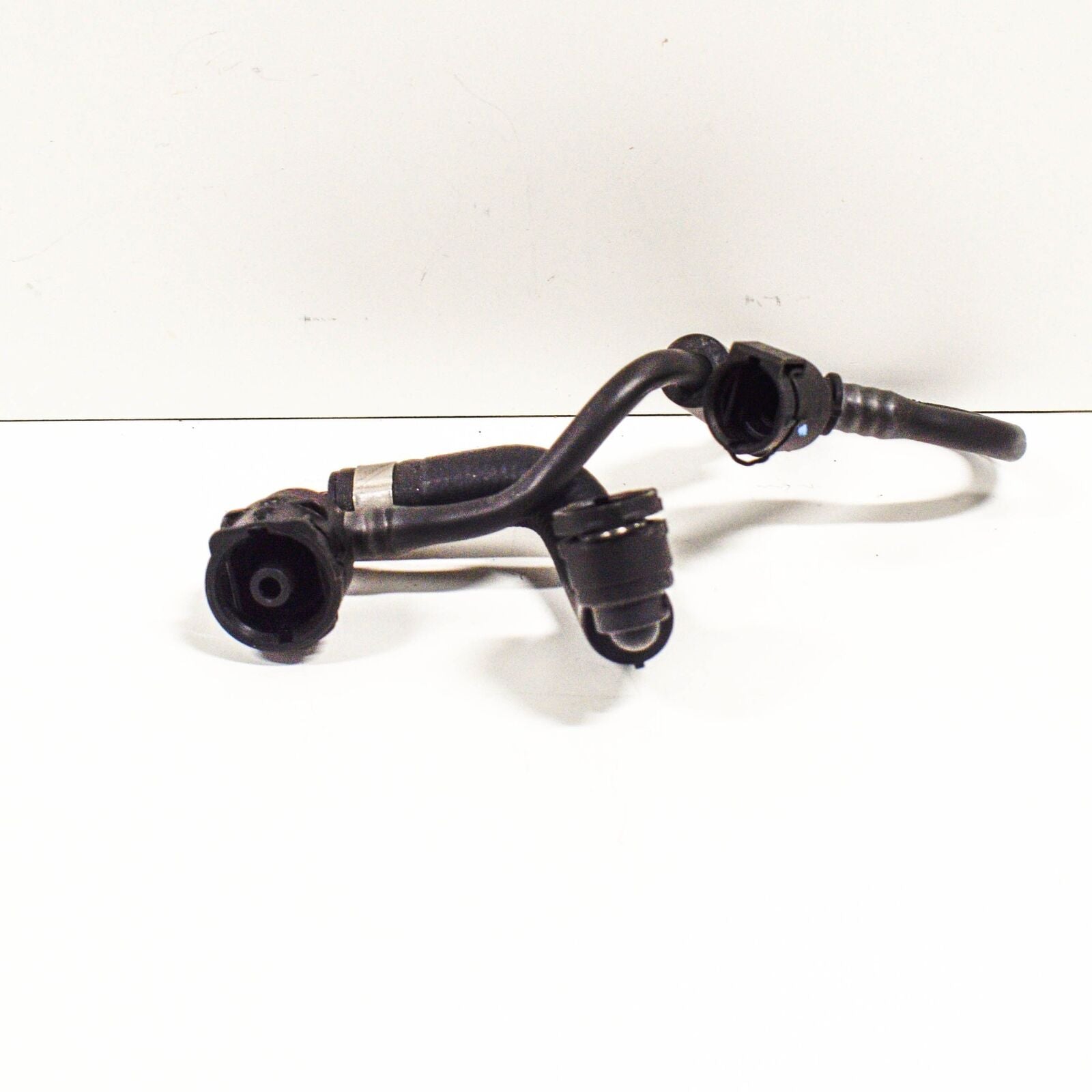 NEW MERCEDES BENZ C253 VENT PIPE HOSE A2055015301 ORIGINAL