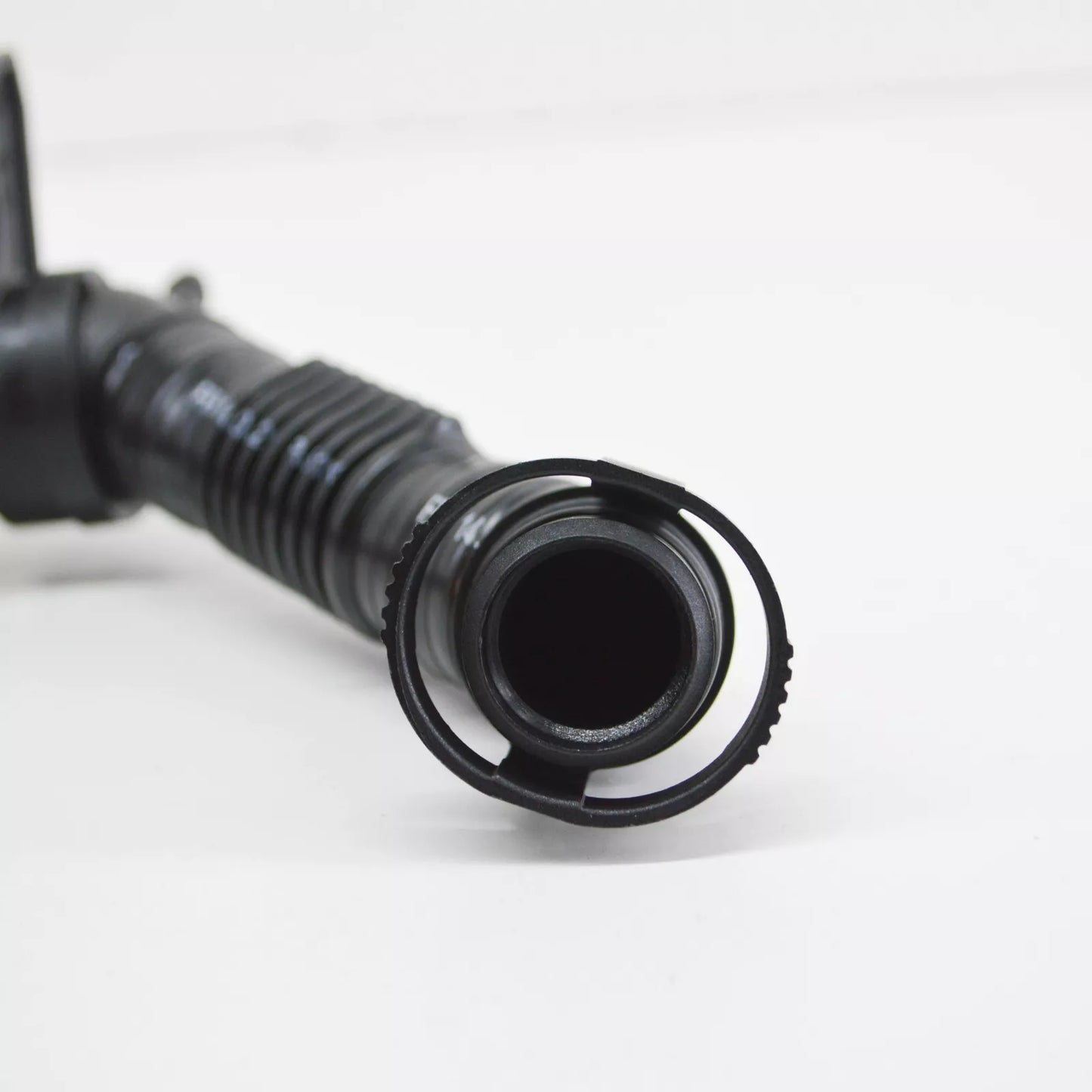 NEW AUDI A1 8X BREATHER VENT HOSE 03C103474AD ORIGINAL