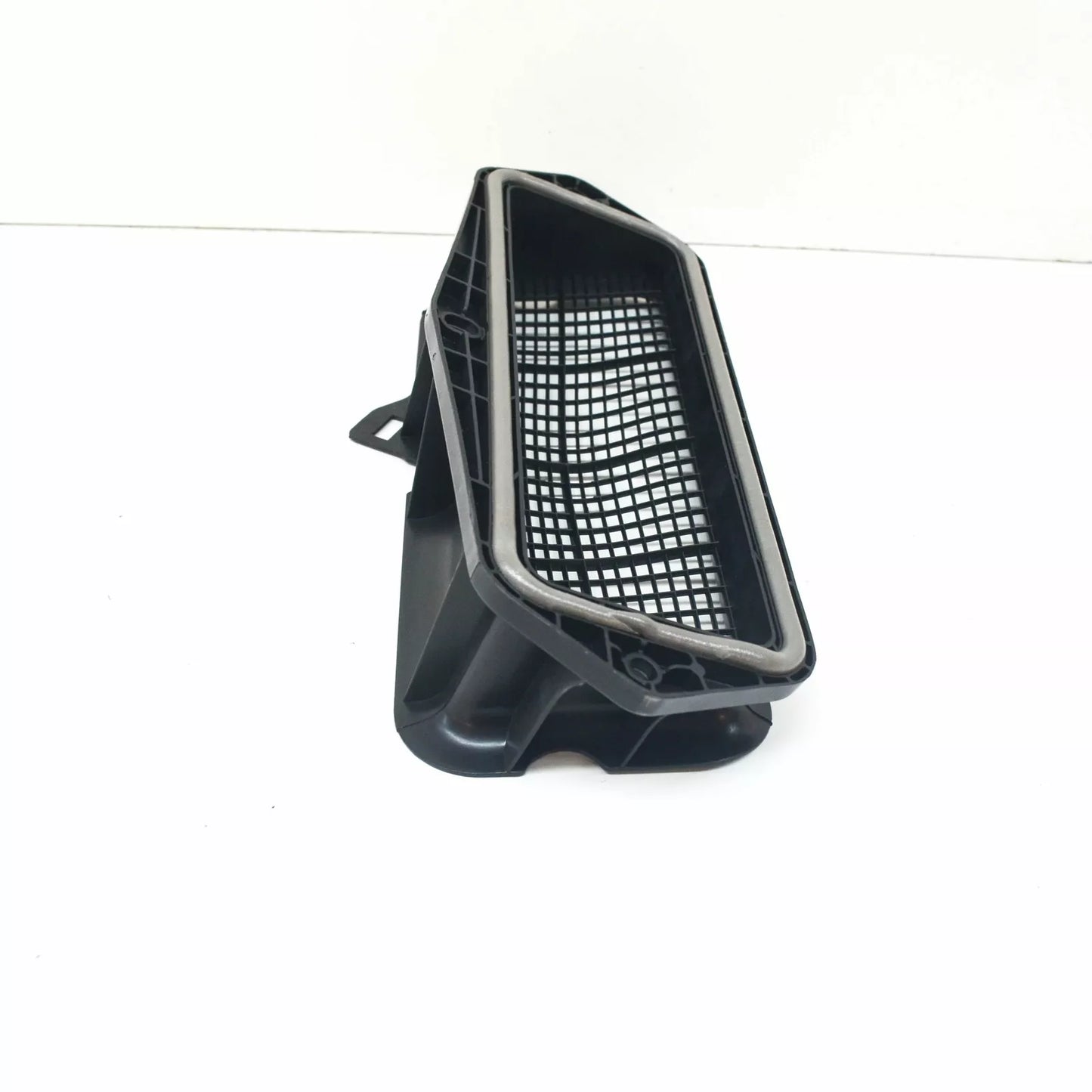 NEW AUDI A3 8V CENTER UPPER EXTERIOR AIR DUCT GRILLE 5Q0815479