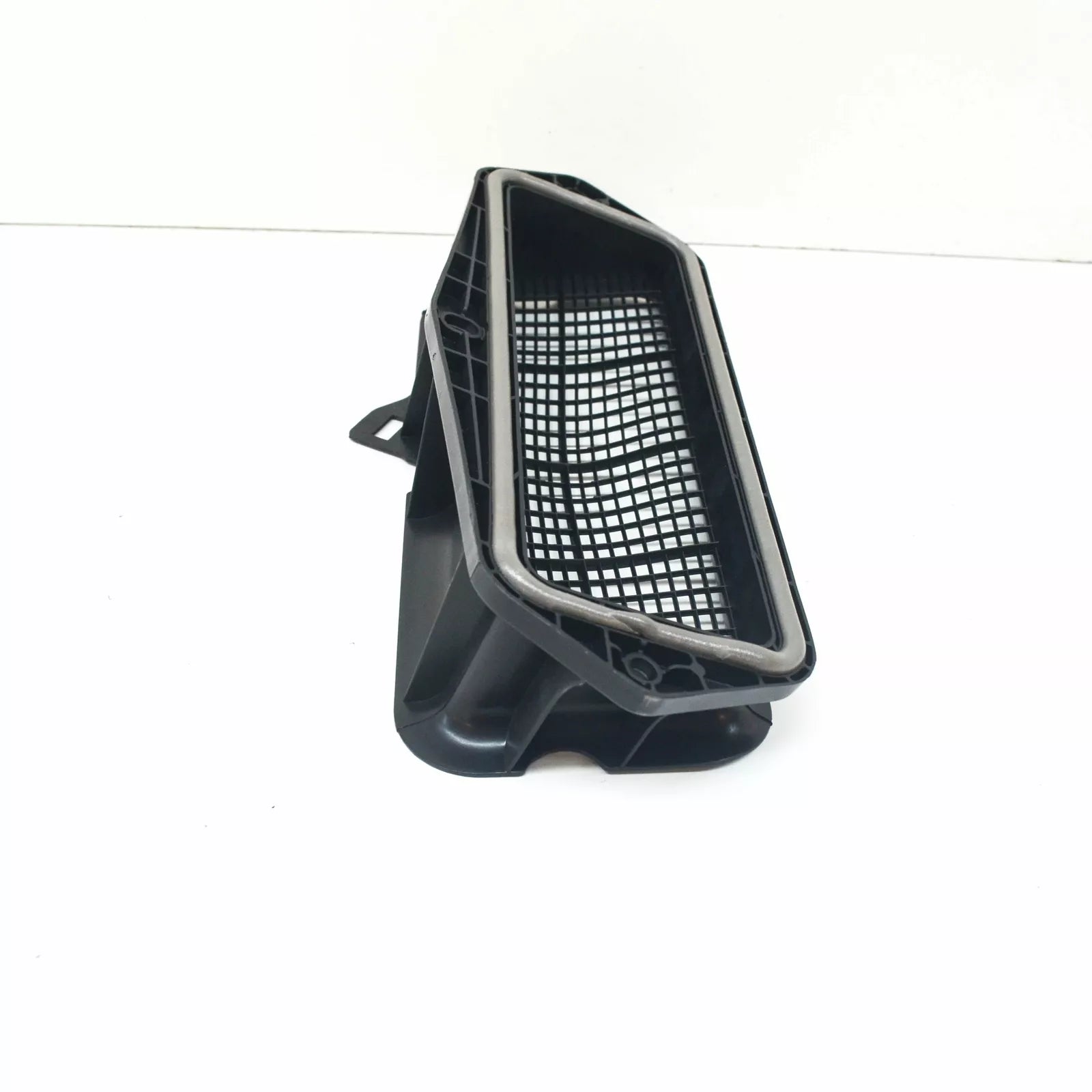 NEW AUDI A3 8V CENTER UPPER EXTERIOR AIR DUCT GRILLE 5Q0815479