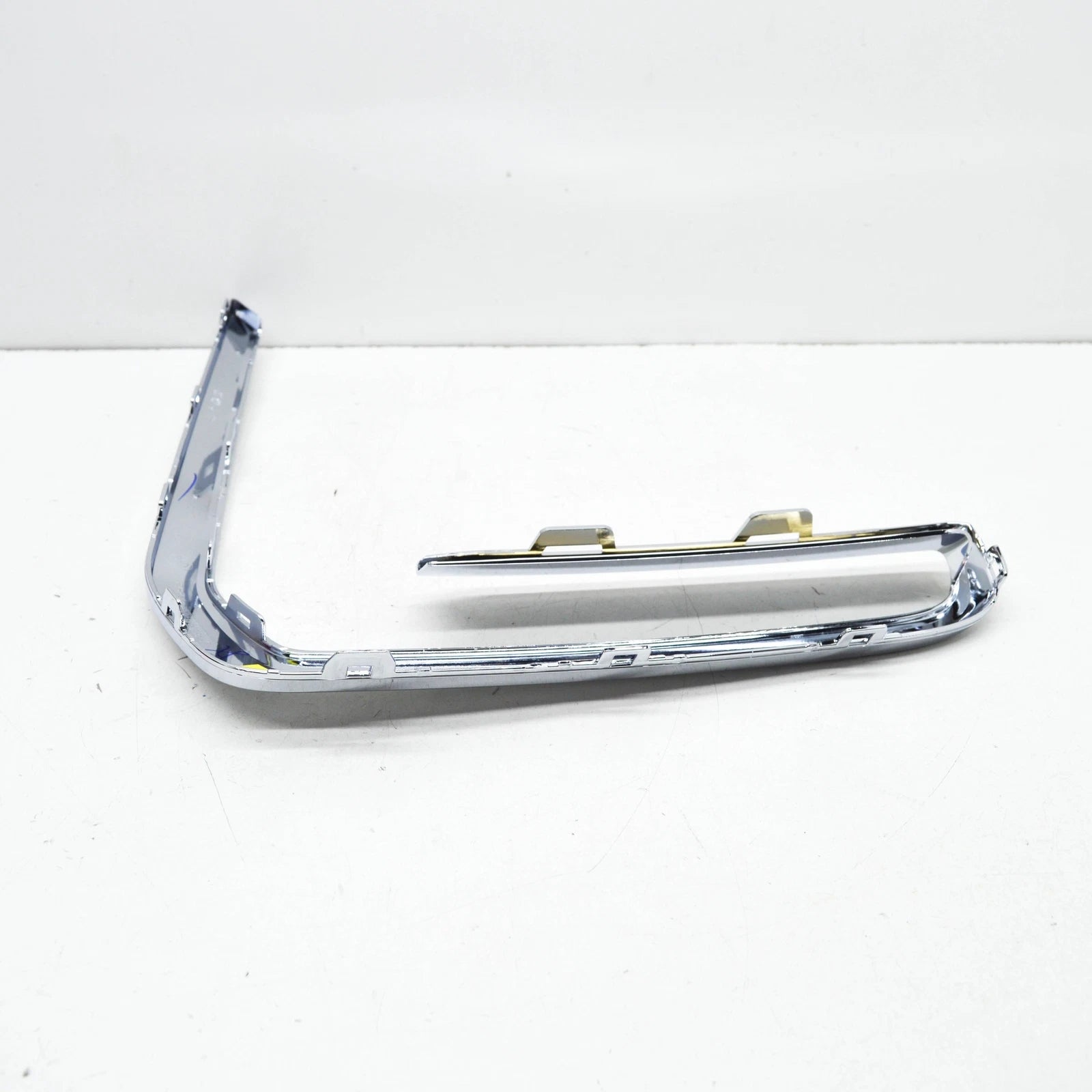 NEW BMW X7 G07 FRONT BUMPER LEFT FINISHER TRIM 51118745739 ORIGINAL