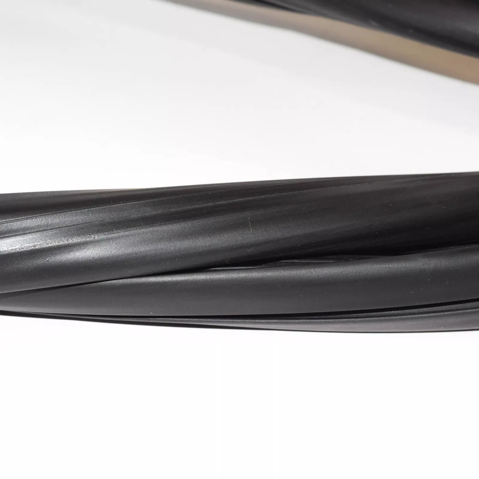 NEW BMW 1502 REAR WINDOW GLASS SEAL 51317440154 7440154 ORIGINAL