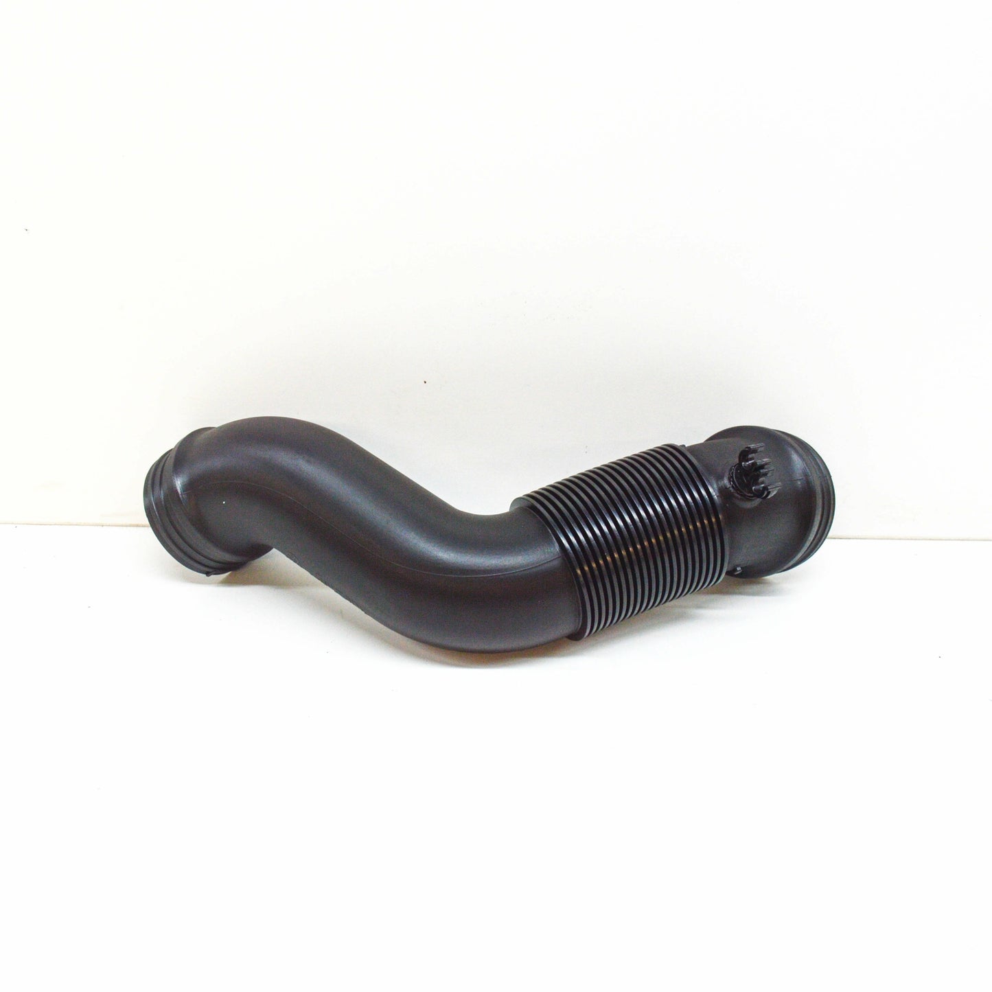 NEW AUDI A3 8P AIR INTAKE HOSE 1K0129684AE ORIGINAL