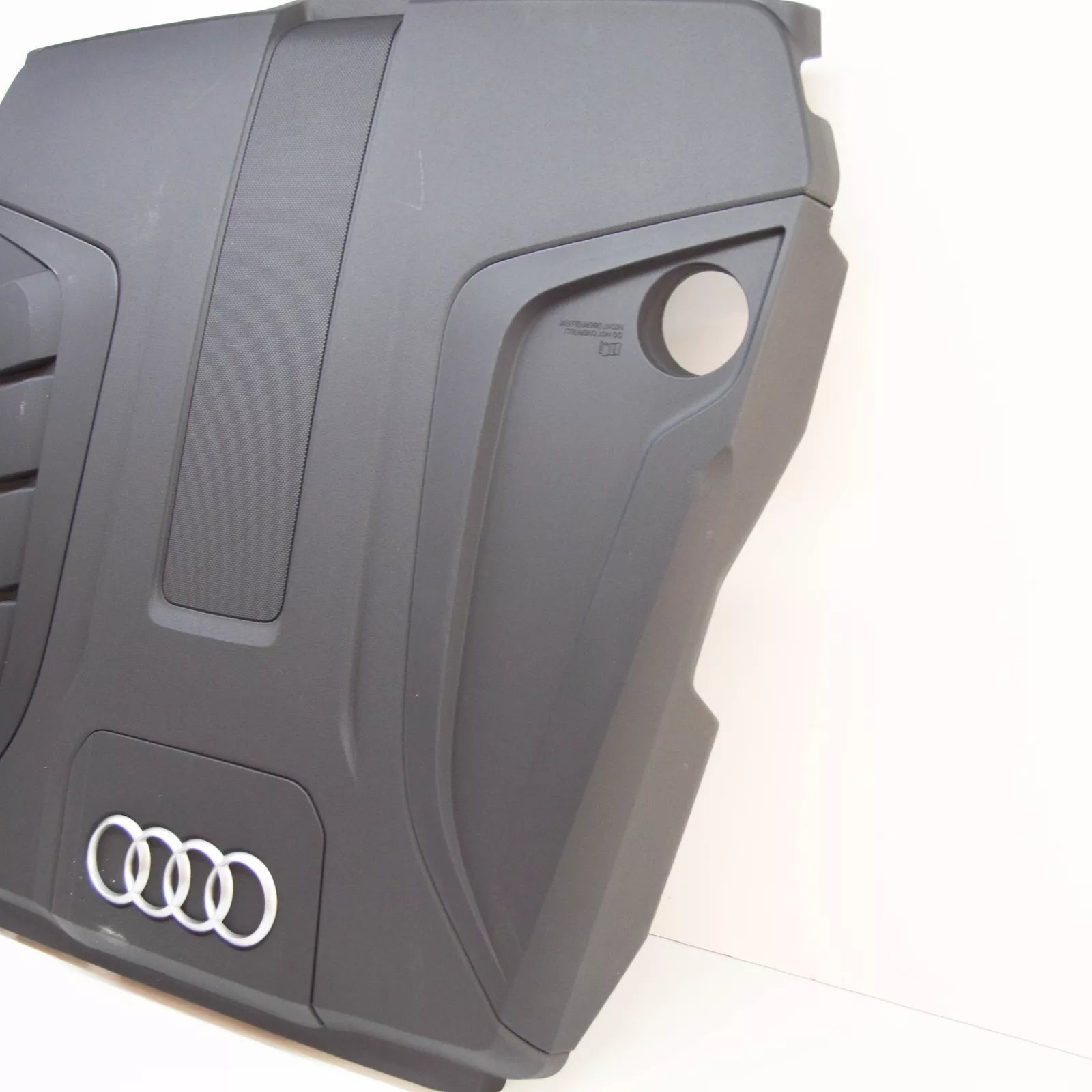 NEW AUDI Q7 4M ENGINE COVER 4M0133849B ORIGINAL