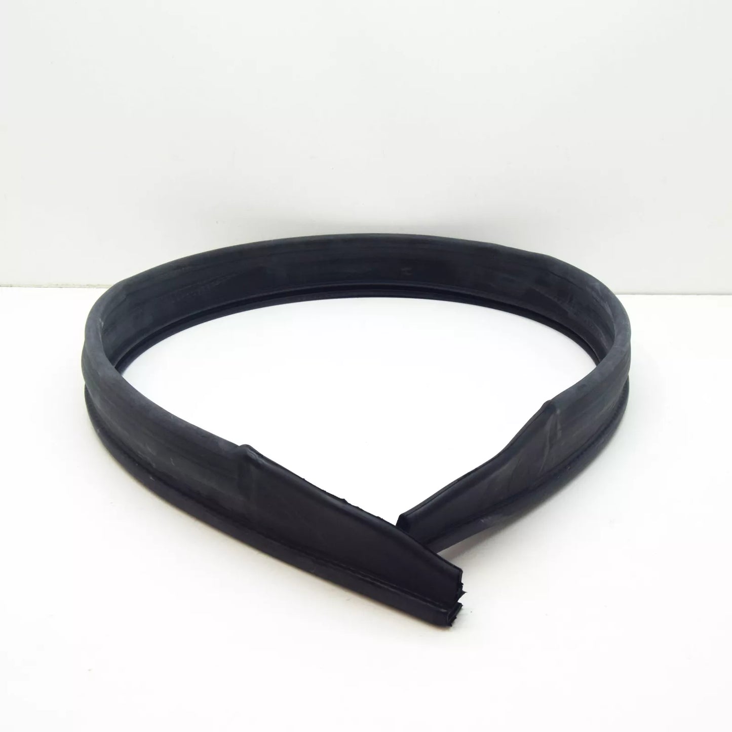 NEW MERCEDES-BENZ GLA X156 ENGINE COMPARTMENT RUBBER SEAL A1768310042 ORIGINAL