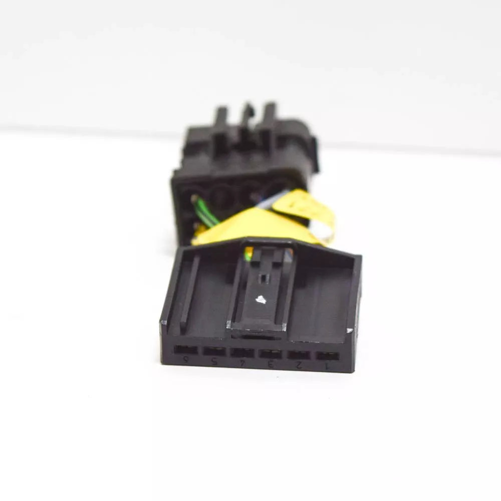 NEW BMW 5 E39 REAR RIGHT LIGHT ADAPTER 63120026771 0026771 ORIGINAL