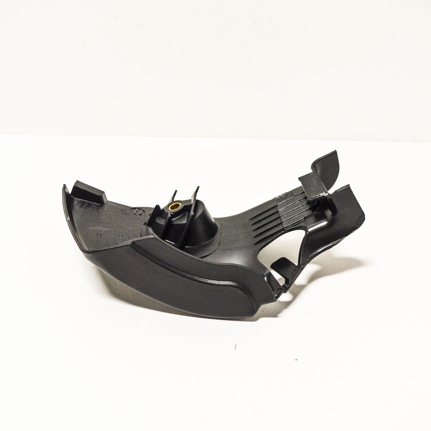 NEW MB GLK-CLASS X204 REAR LEFT SEATBELT BRACKET A20469327339051 2009 ORIGINAL