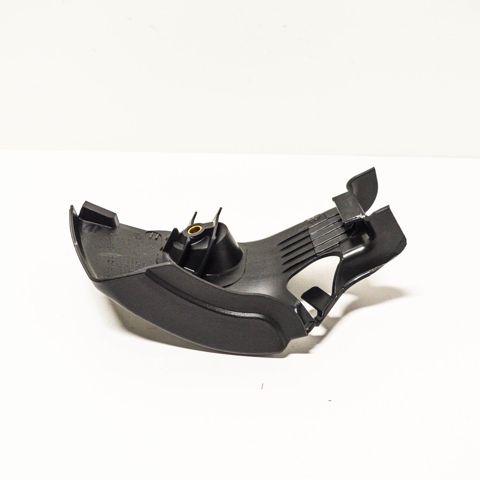 NEW MB GLK-CLASS X204 REAR LEFT SEATBELT BRACKET A20469327339051 2009 ORIGINAL