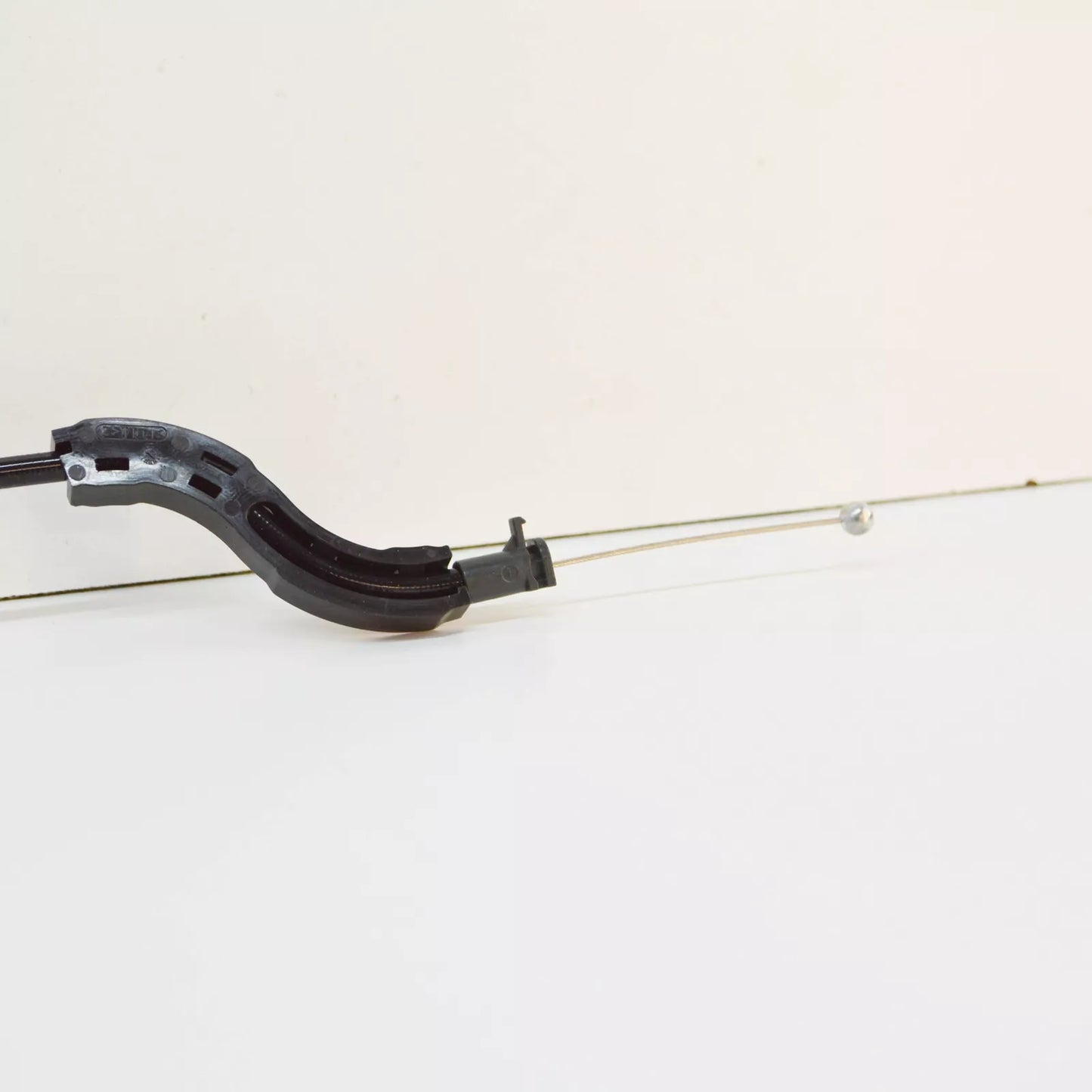 NEW AUDI Q2 GA CENTER BONNET LOCK CABLE 81A823531 ORIGINAL