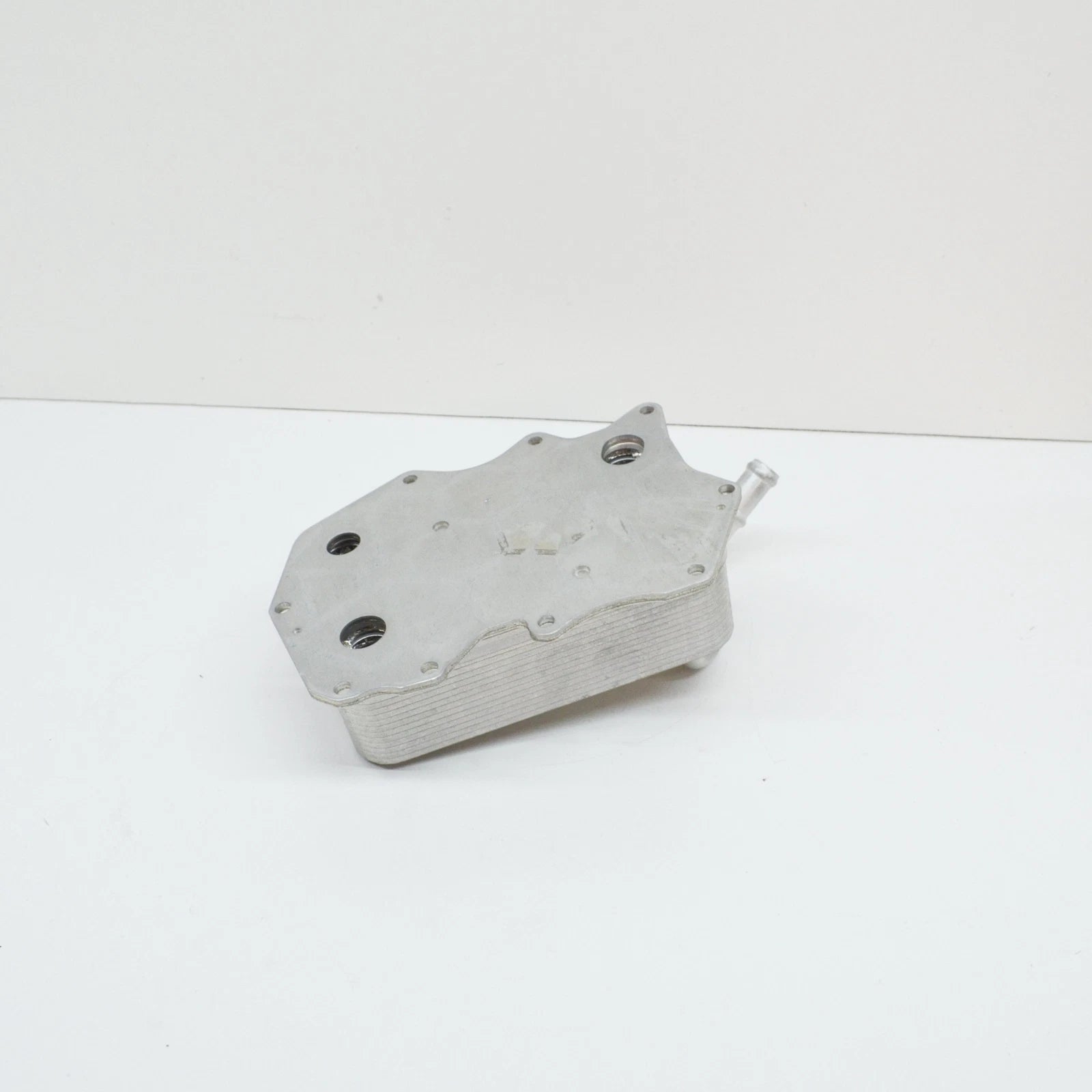 NEW AUDI Q7 4L ENGINE OIL COOLER 057117021M ORIGINAL