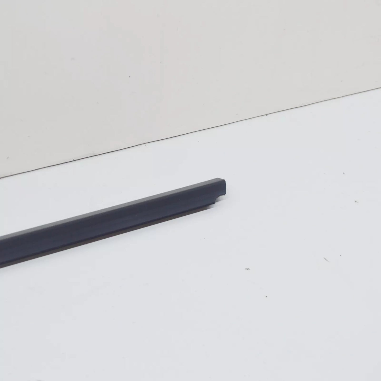 NEW MB VITO W639 FRONT LEFT DOOR WINDOW OUTSIDE SEALING RAIL A6397200424