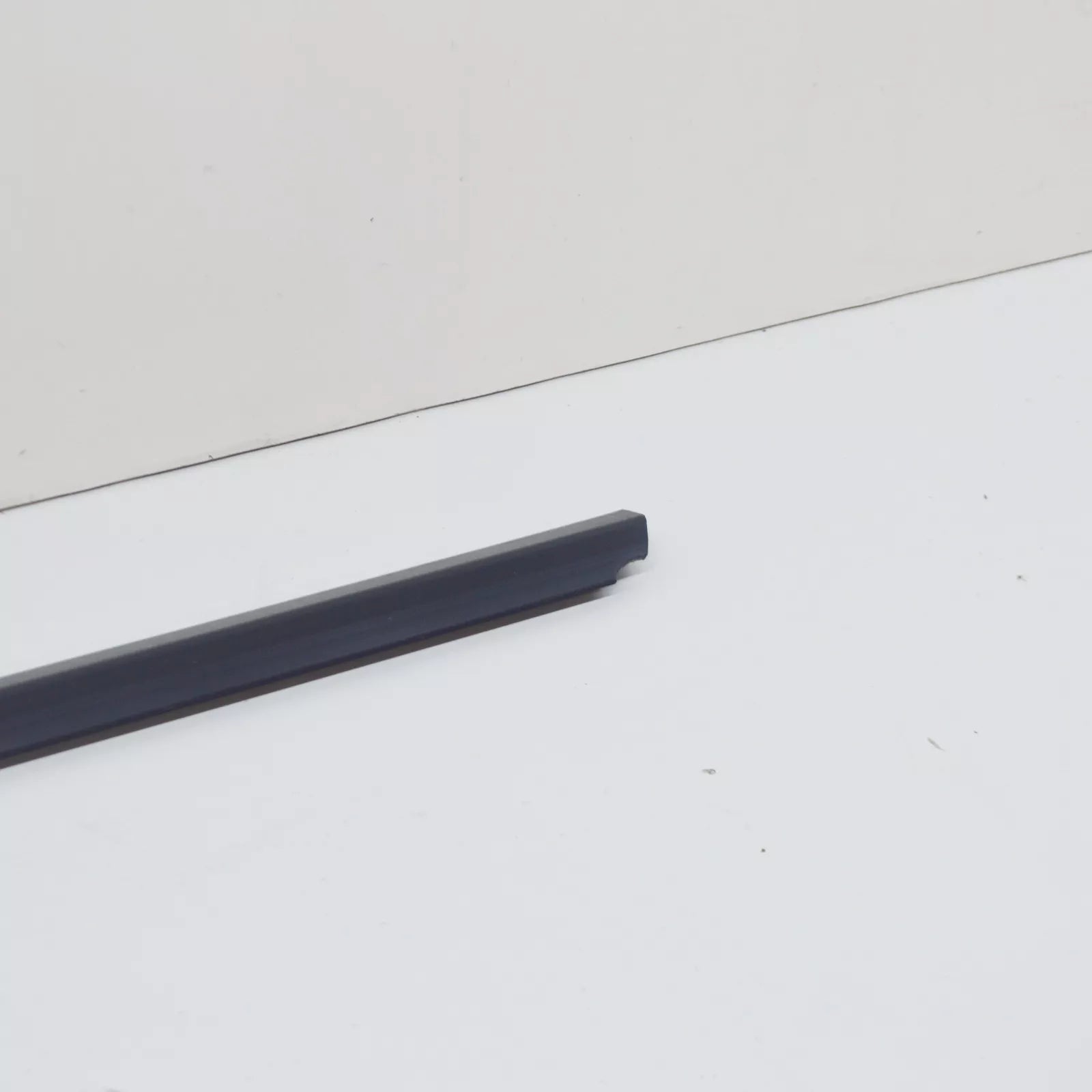 NEW MB VITO W639 FRONT LEFT DOOR WINDOW OUTSIDE SEALING RAIL A6397200424