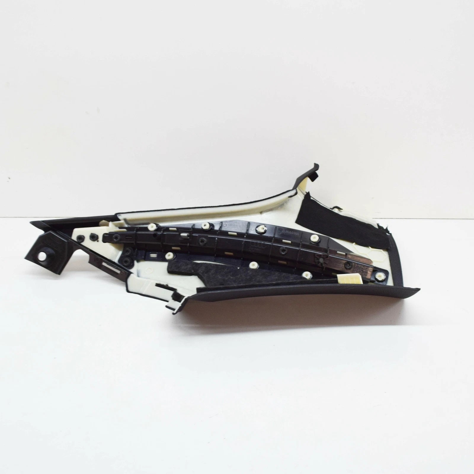 NEW AUDI A4 B8 D-PILLAR RIGHT TRIM 8K9867246V48 ORIGINAL