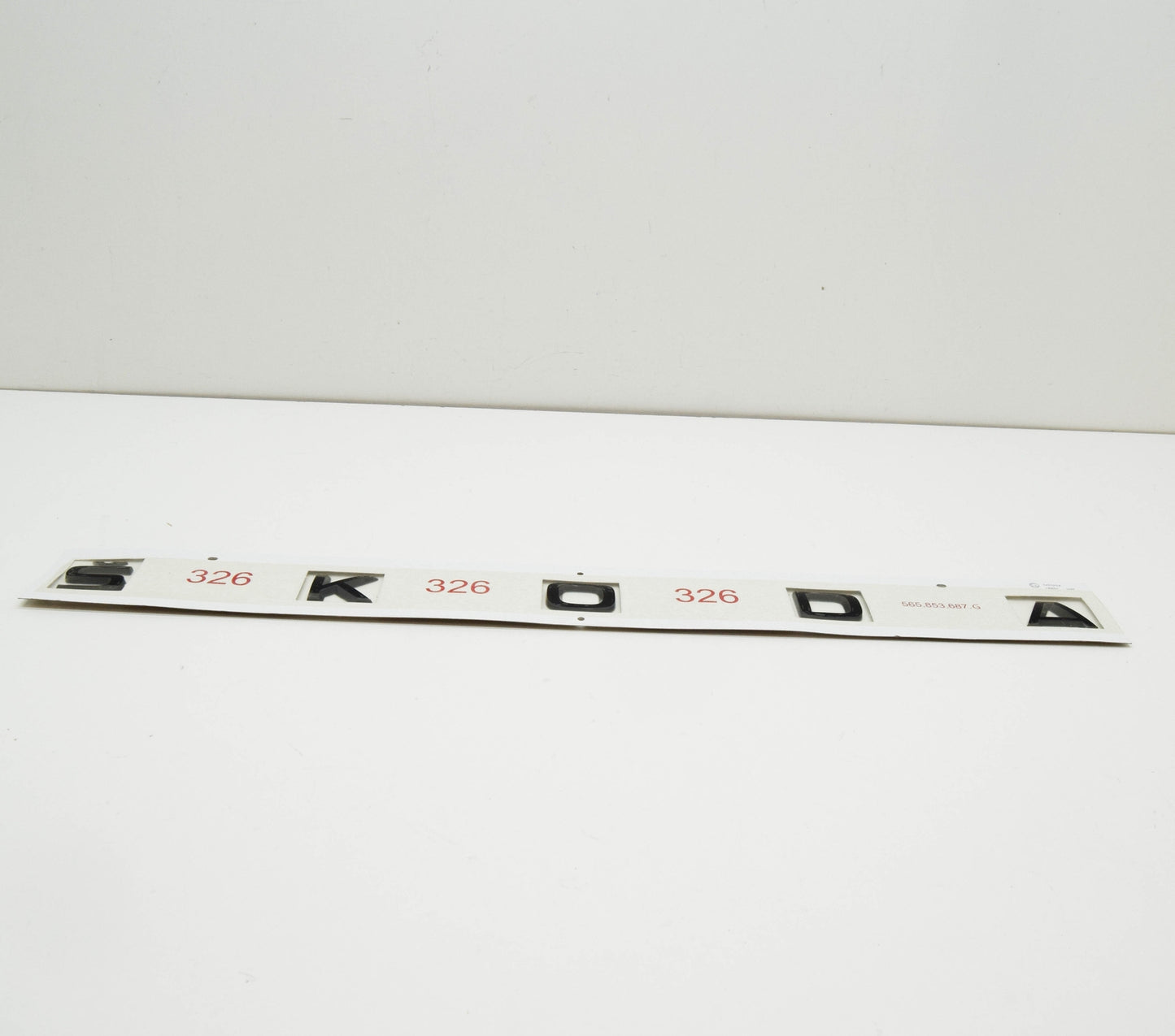 new skoda karoq nu rear tailgate lettering 565853687g041 original