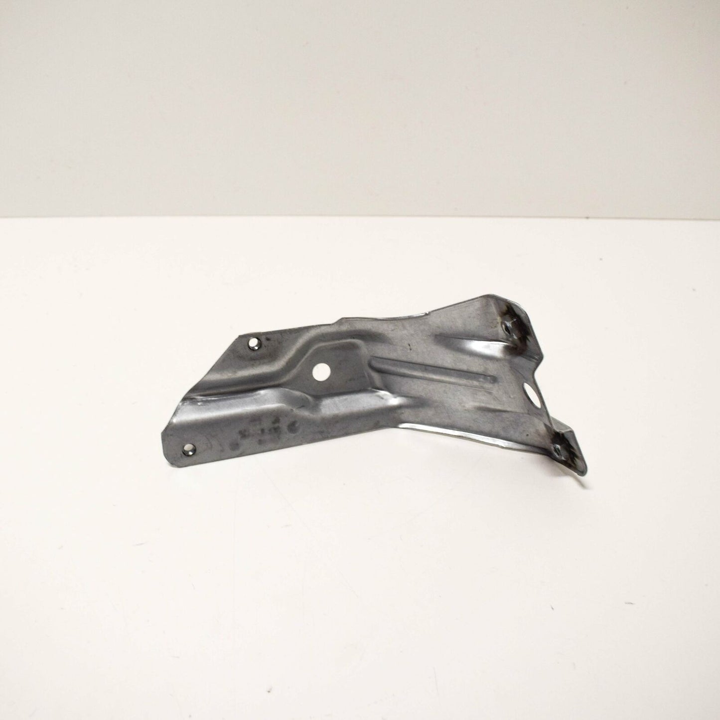 NEW VOLKSWAGEN GOLF MK6 FRONT RIGHT FENDER SUPPORT BRACKET 5K6821136 ORIGINAL