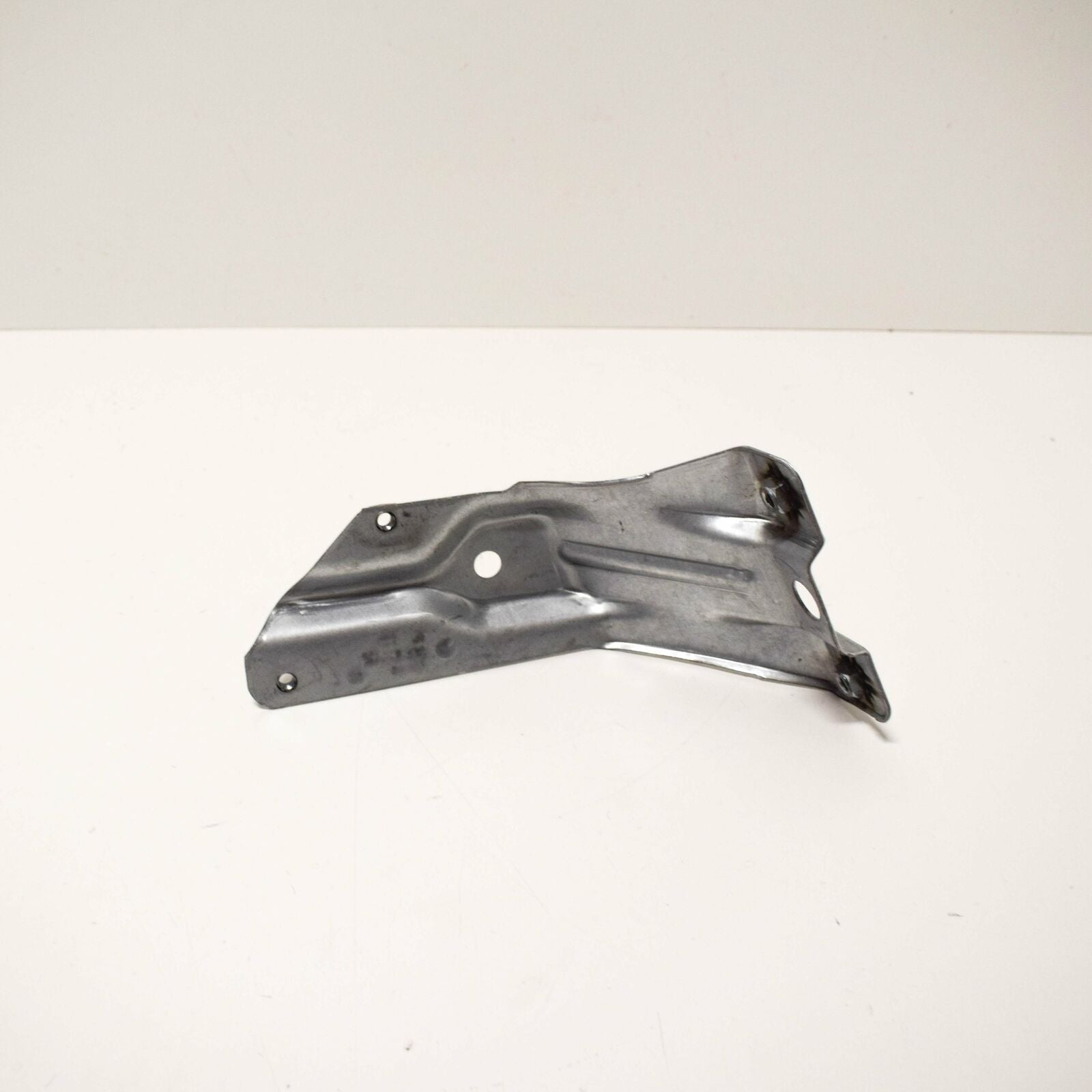 NEW VOLKSWAGEN GOLF MK6 FRONT RIGHT FENDER SUPPORT BRACKET 5K6821136 ORIGINAL