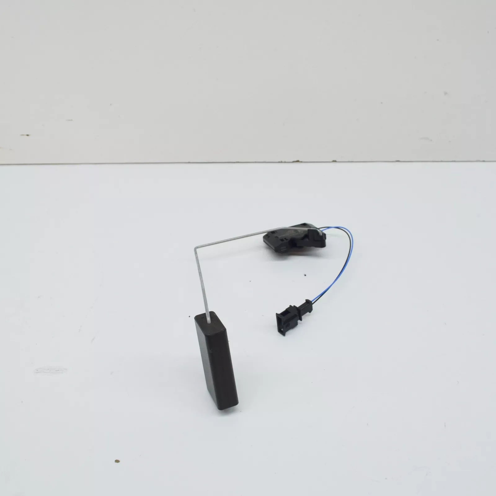 NEW AUDI A6 C6 RIGHT FUEL GAUGE SENSOR 4F0919673C