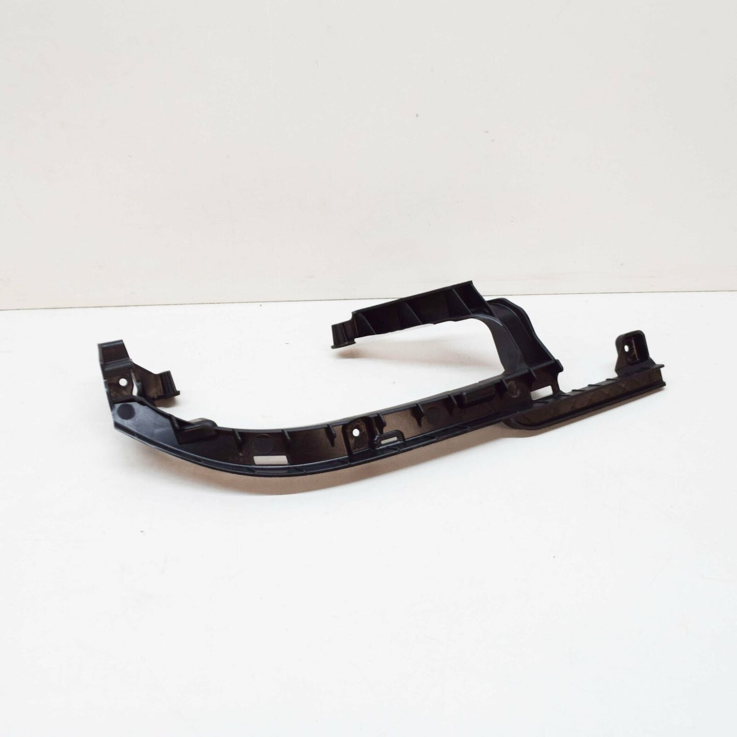 NEW MERCEDES-BENZ A W176 RIGHT EXHAUST TIP BRACKET A1768850114 ORIGINAL