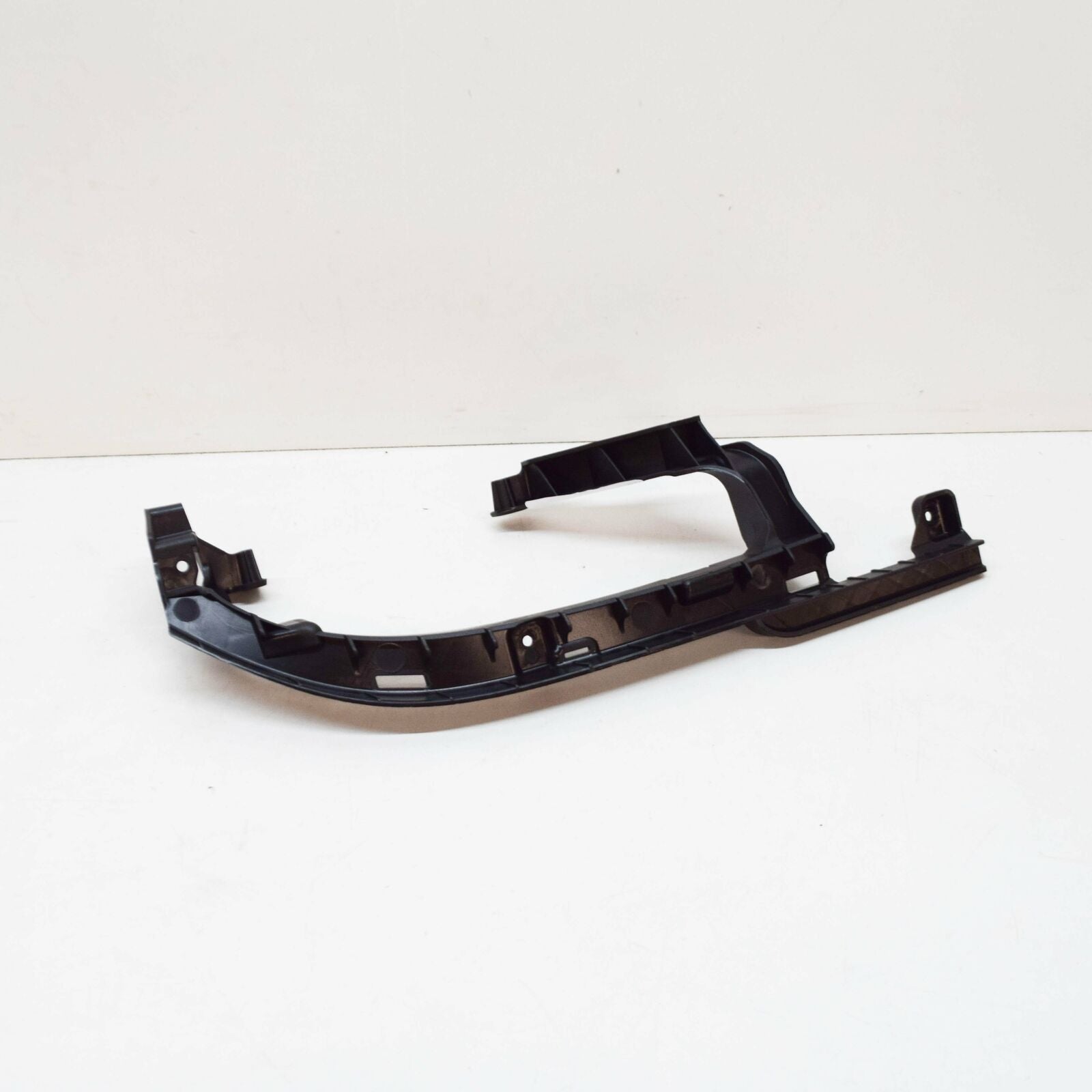 NEW MERCEDES-BENZ A W176 RIGHT EXHAUST TIP BRACKET A1768850114 ORIGINAL