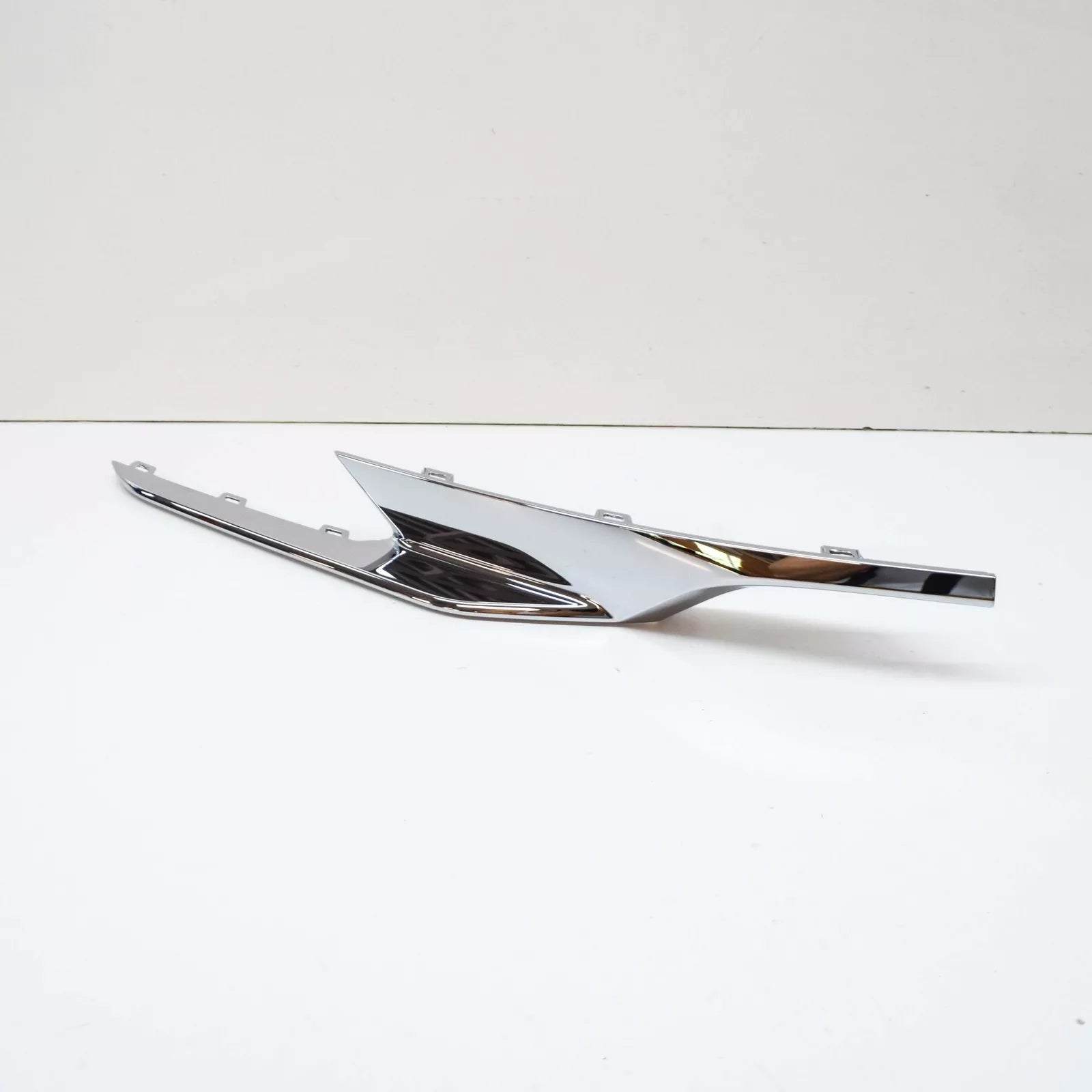 NEW BMW 2 GT F46 FRONT RIGHT BUMPER MOLDING LUXURY 51117473198 ORIGINAL