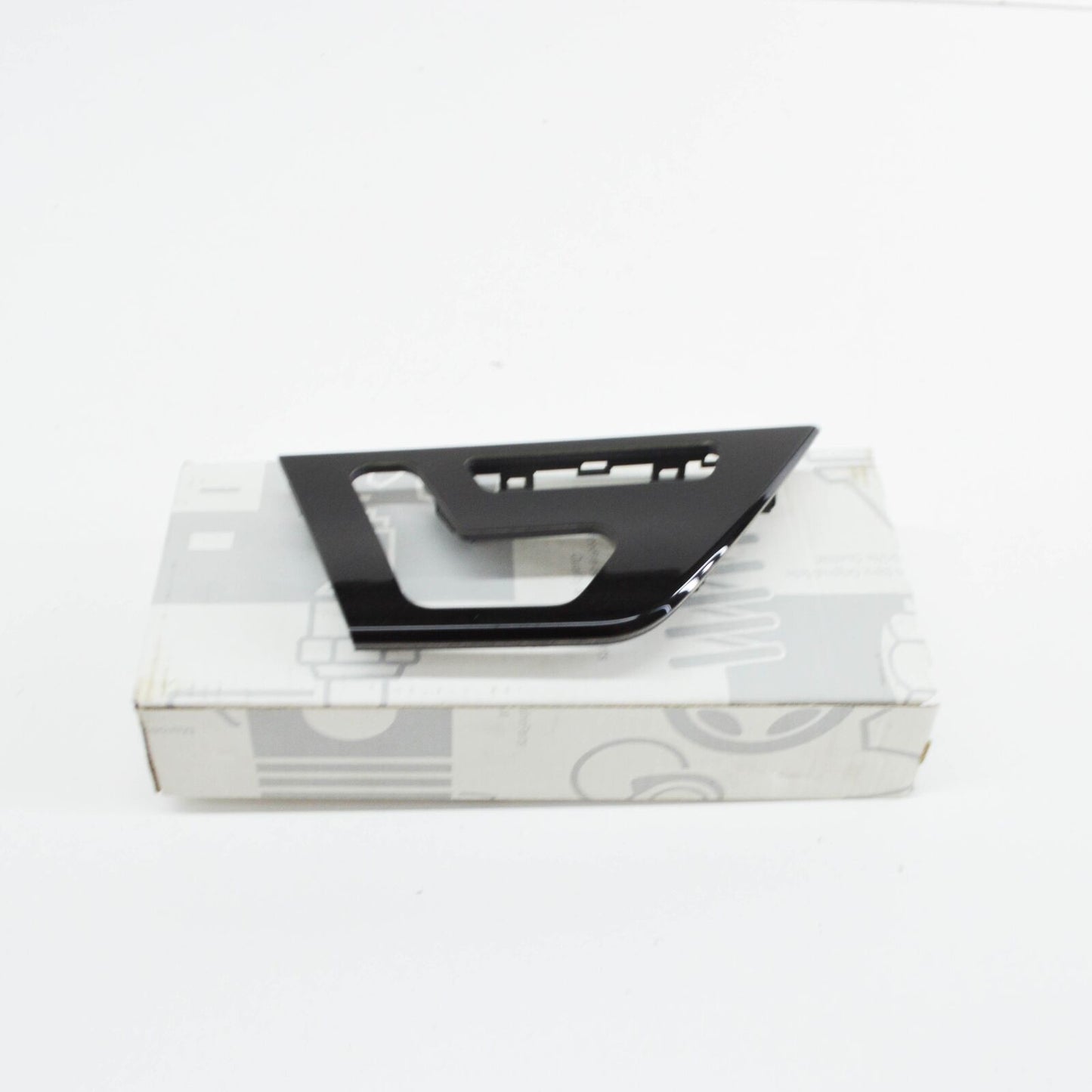 NEW MERCEDES-BENZ E C207 FRONT LEFT DOOR PANEL TRIM A20772019222A04 ORIGINAL