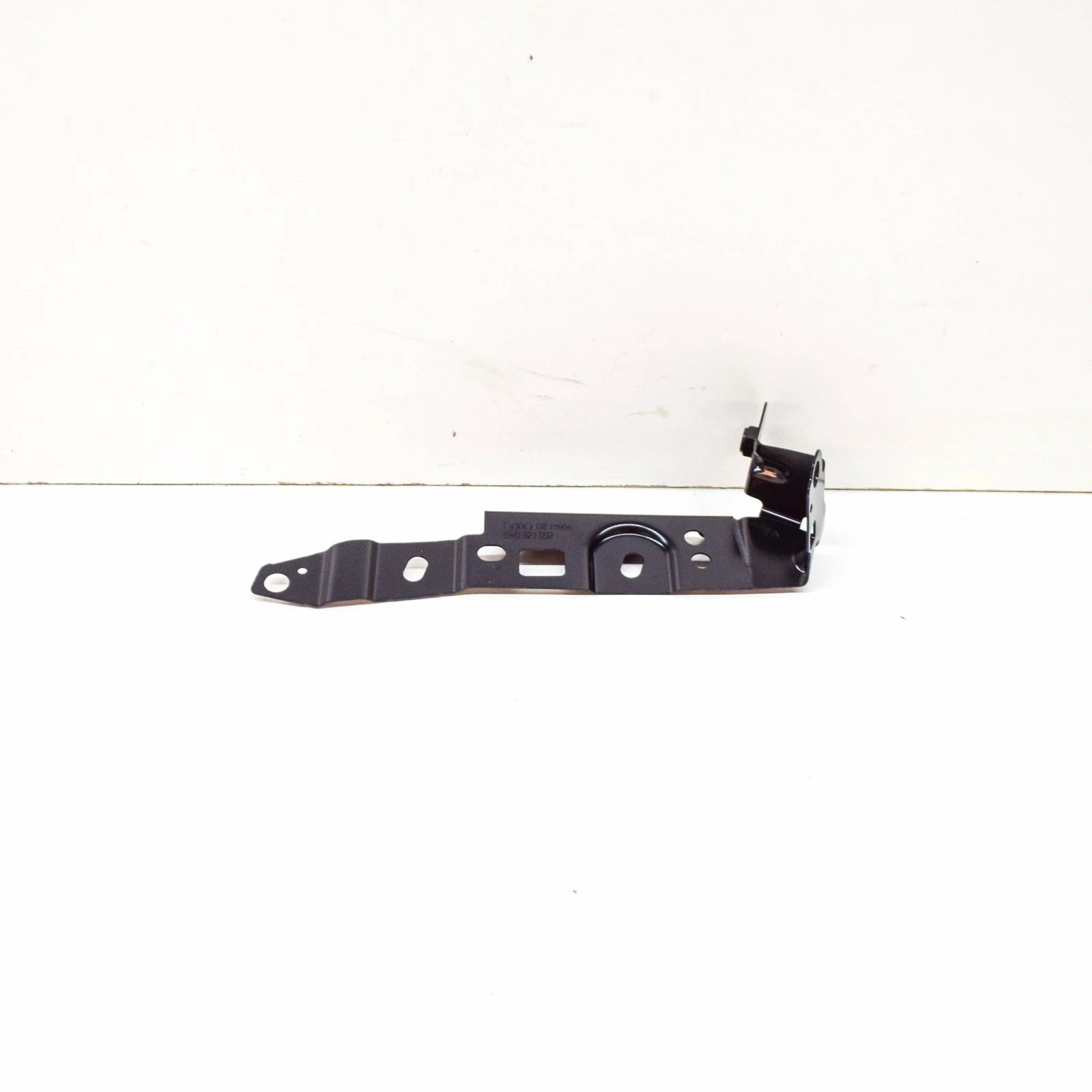 NEW AUDI A4 B9 FRONT RIGHT FENDER WING HOLDER 8W0821092 ORIGINAL