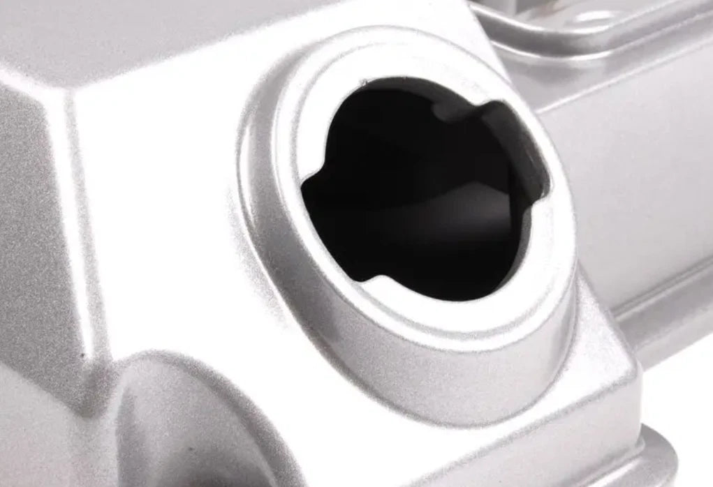 NEW BMW X5 E53 RIGHT VALVE COVER 11121703172 1703172 ORIGINAL